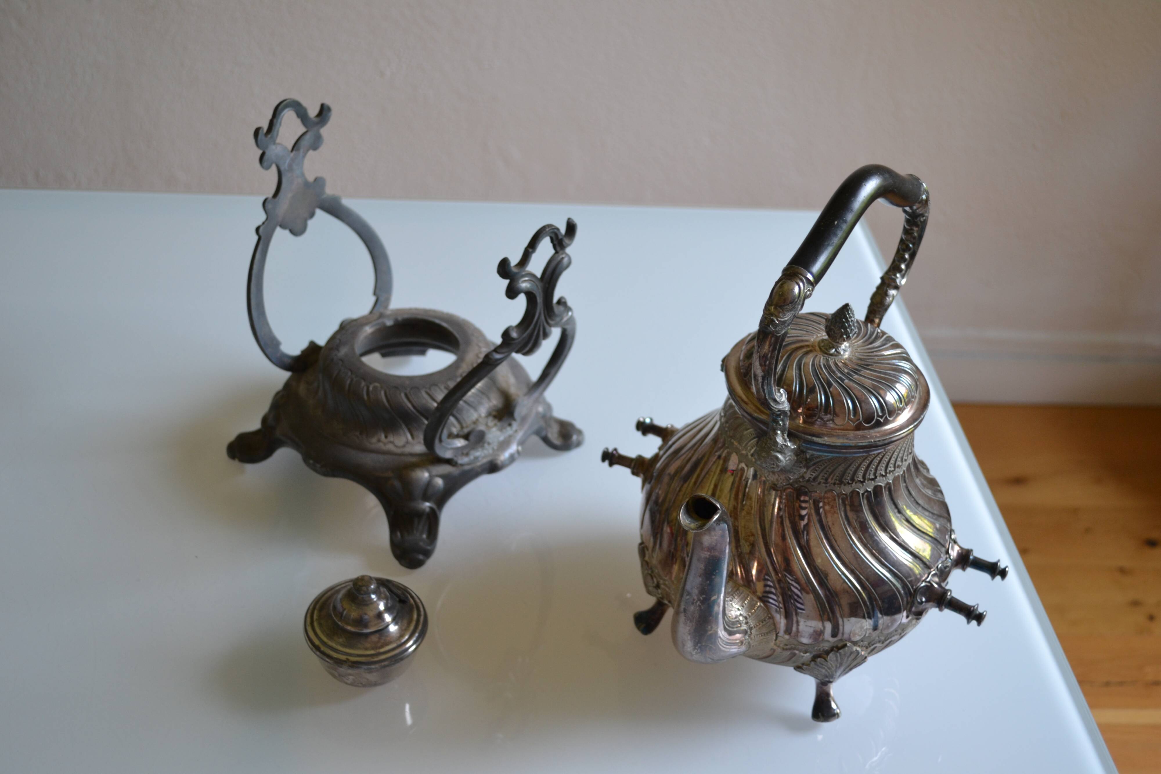 Art Nouveau teapot or samovar in silver-plated metal by goldsmith Victor Saglier