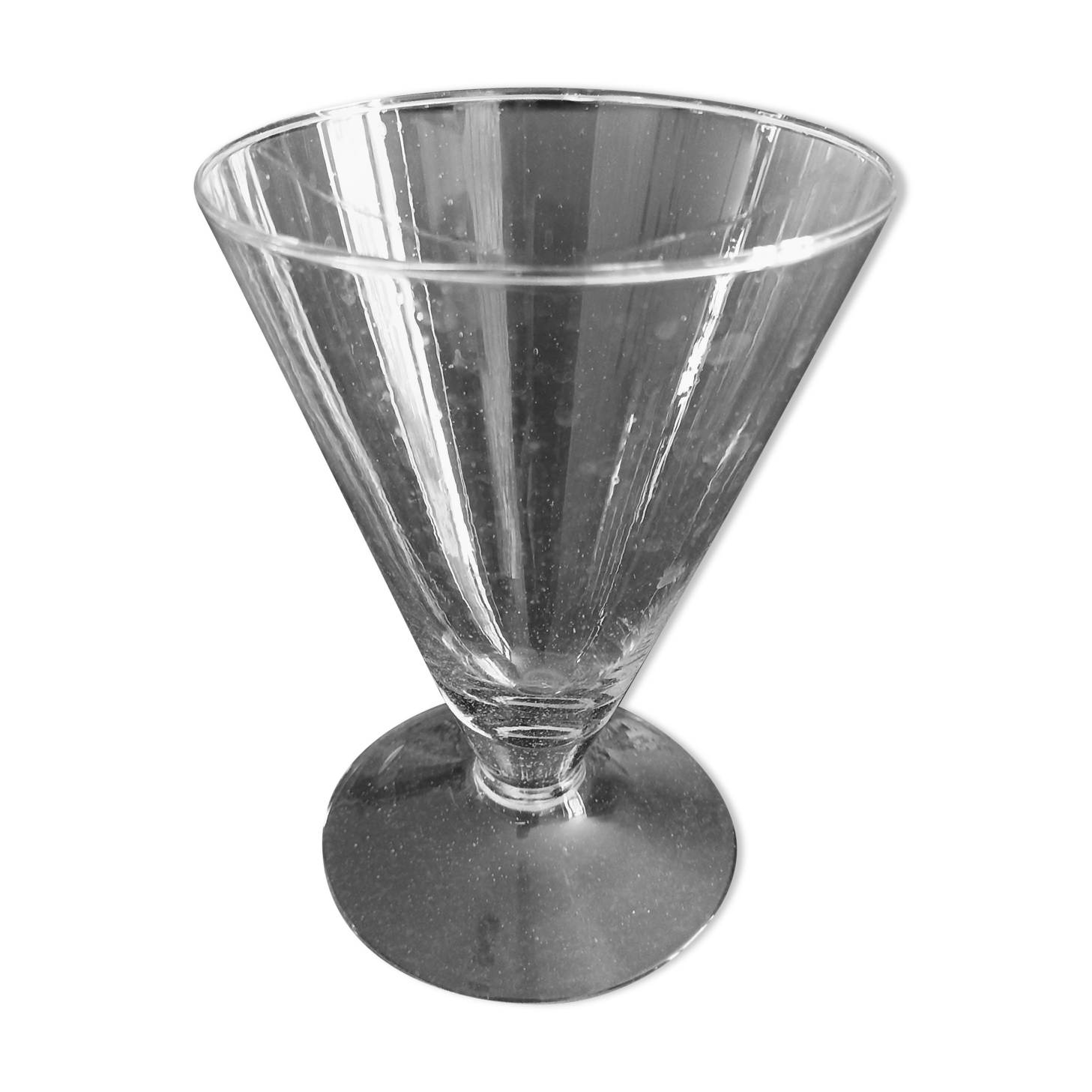 Vase conique à pied