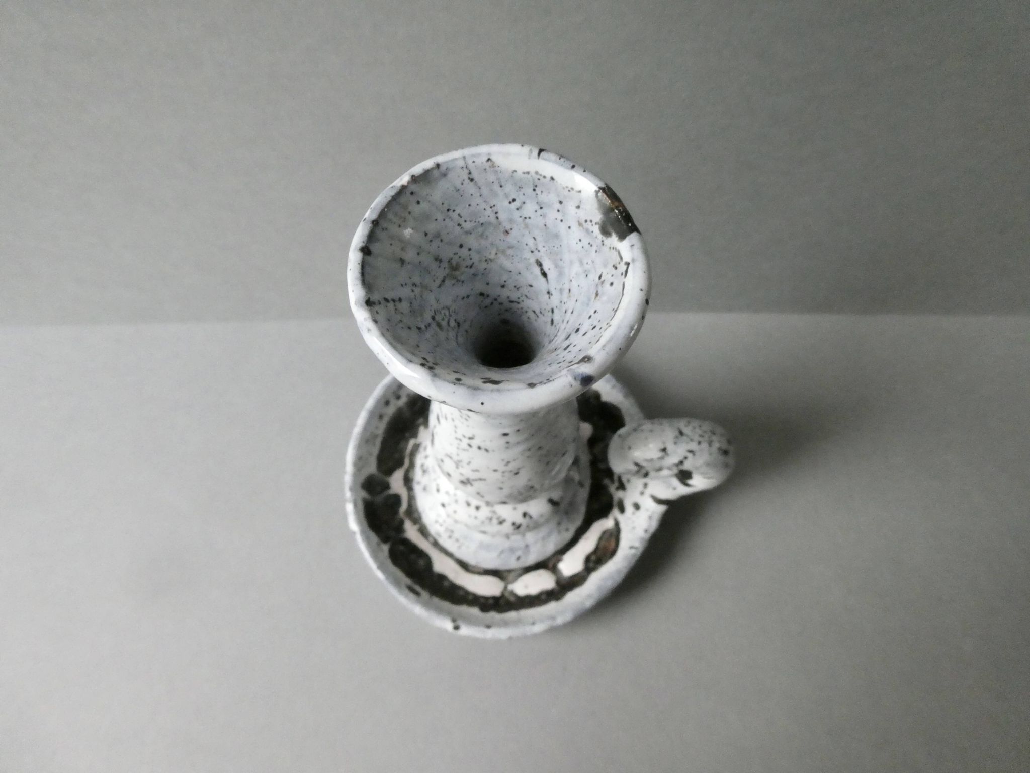 Bougeoir rat de cave en grès émail blanc, années 60-70