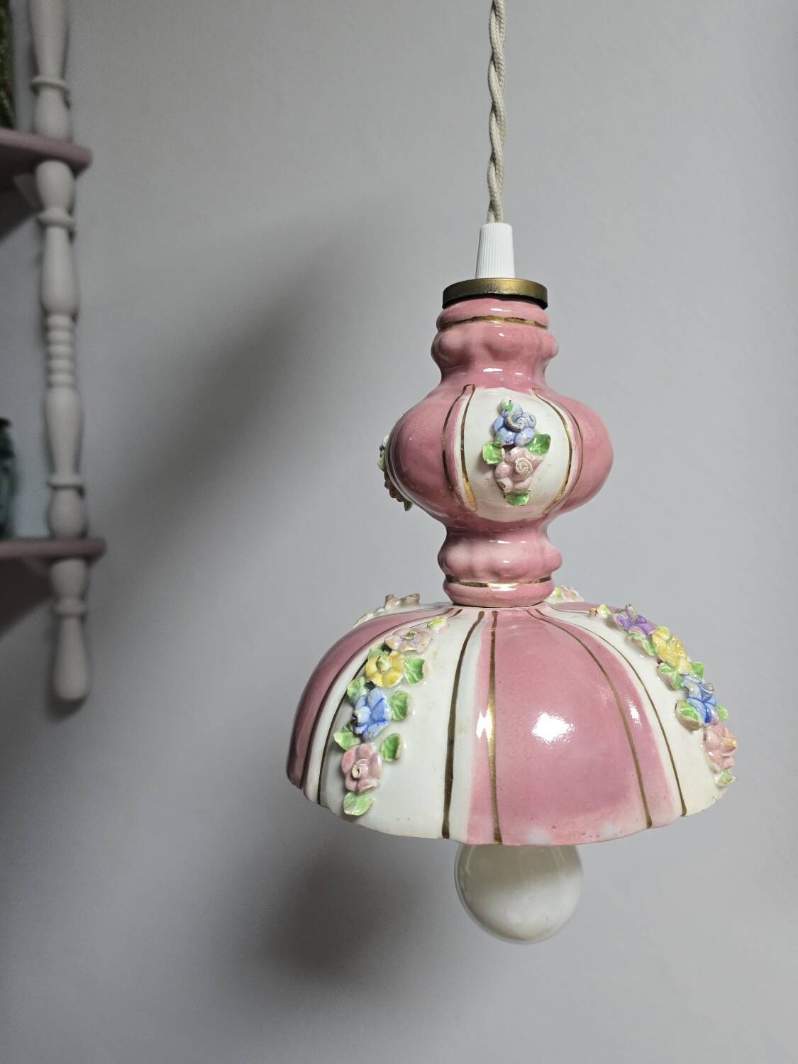 Suspension in antique slipware