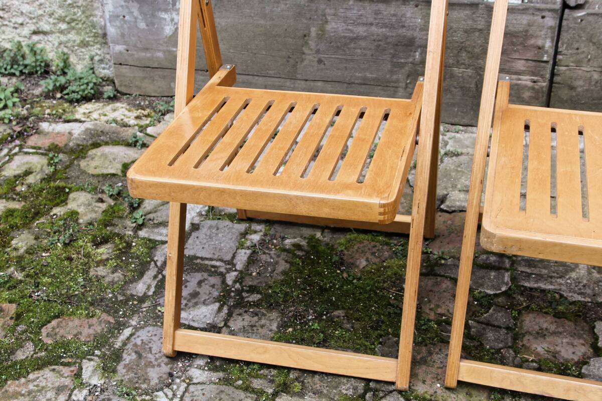 Set of 6 wooden folding chairs