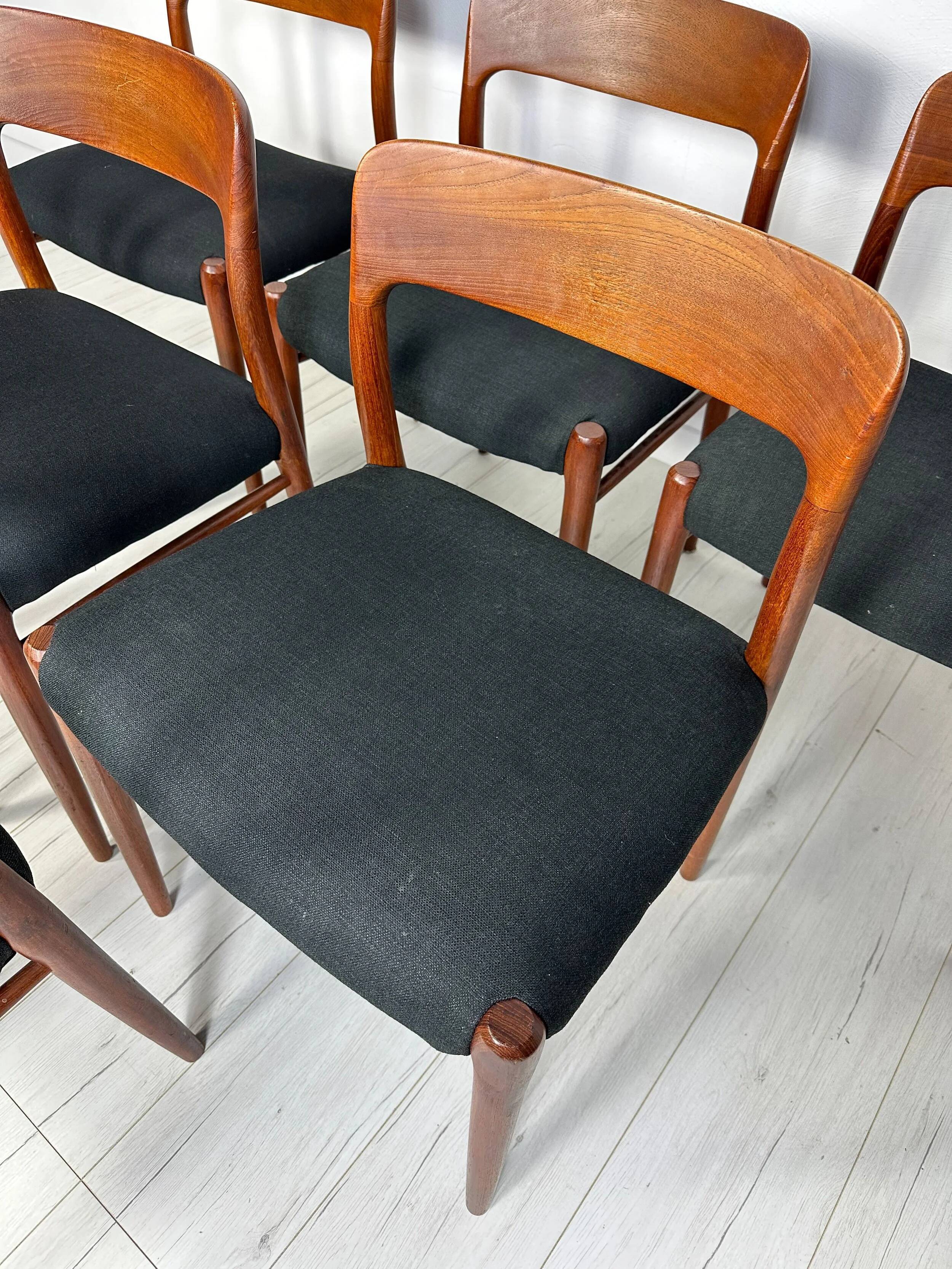 Ensemble de 6 chaises de salle à manger vintage en teck danois Niels O. Møller des années 1950, modèle n° 75.