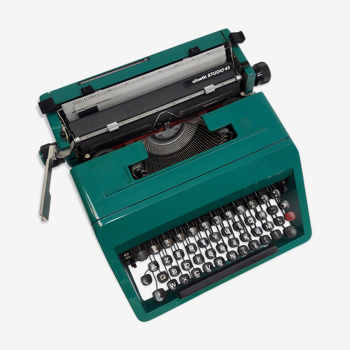 Olivetti Studio 45 typewriter from 1969 Azerty