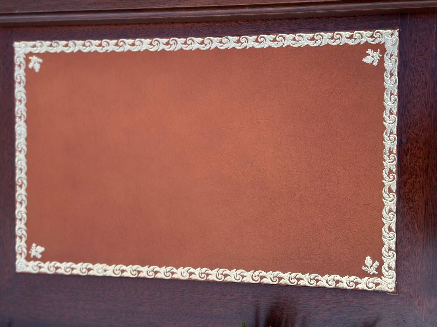 Flat desk in mahogany in the Louis XVI style.