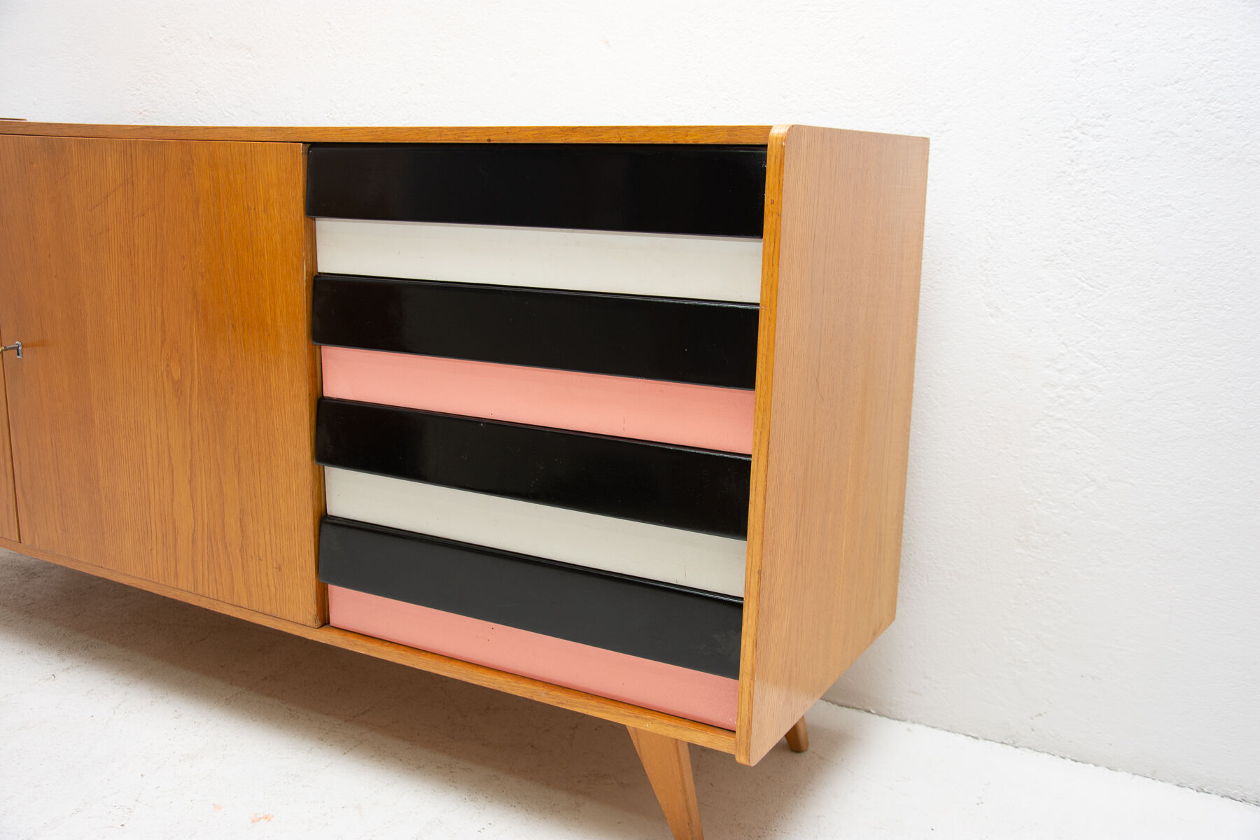 Enfilade U-460 par Jiří Jiroutek pour Interiér Praha