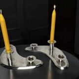 Paire de chandeliers boomerang en métal argenté Ercuis, XXème