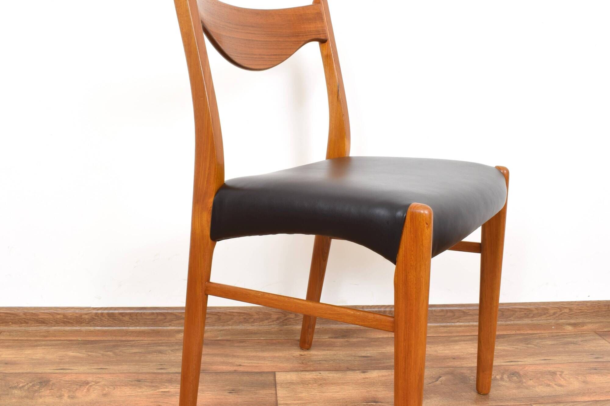 Mid-Century Danish Teak and Leather Dining Chairs by Arne Wahl Iversen for Glyngøre Stolefabrik, 196