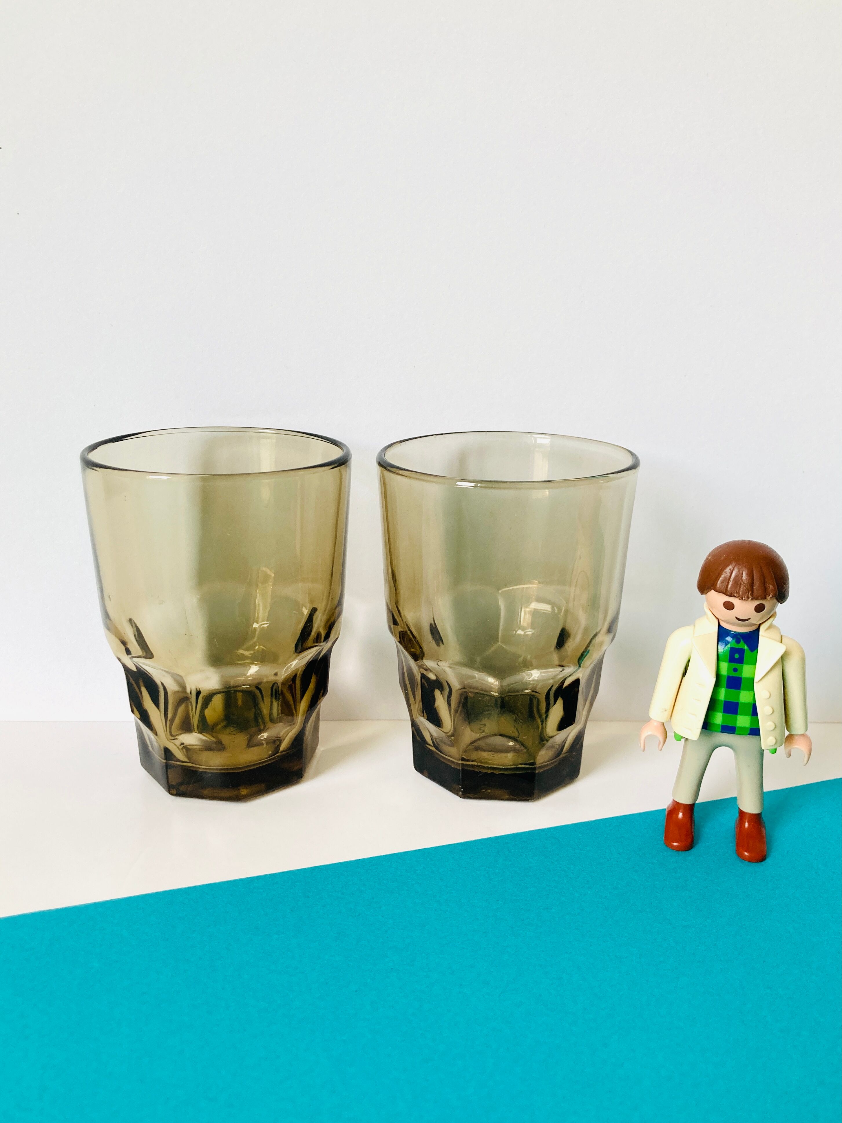 Pair of smoked glasses Henkel