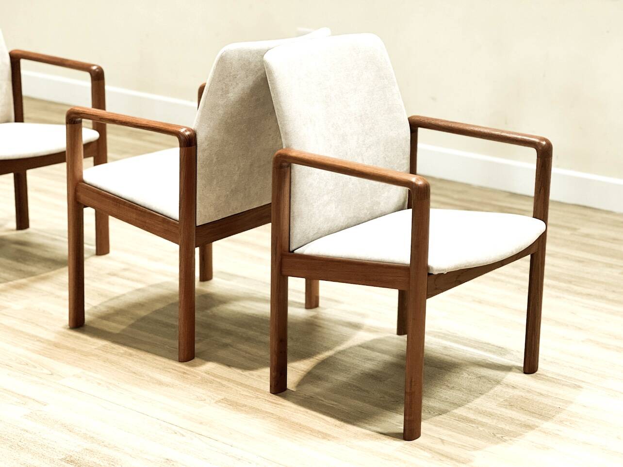 Suite de quatre fauteuils de Dyrlund en teck