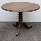 Roundtable with a tilting tray