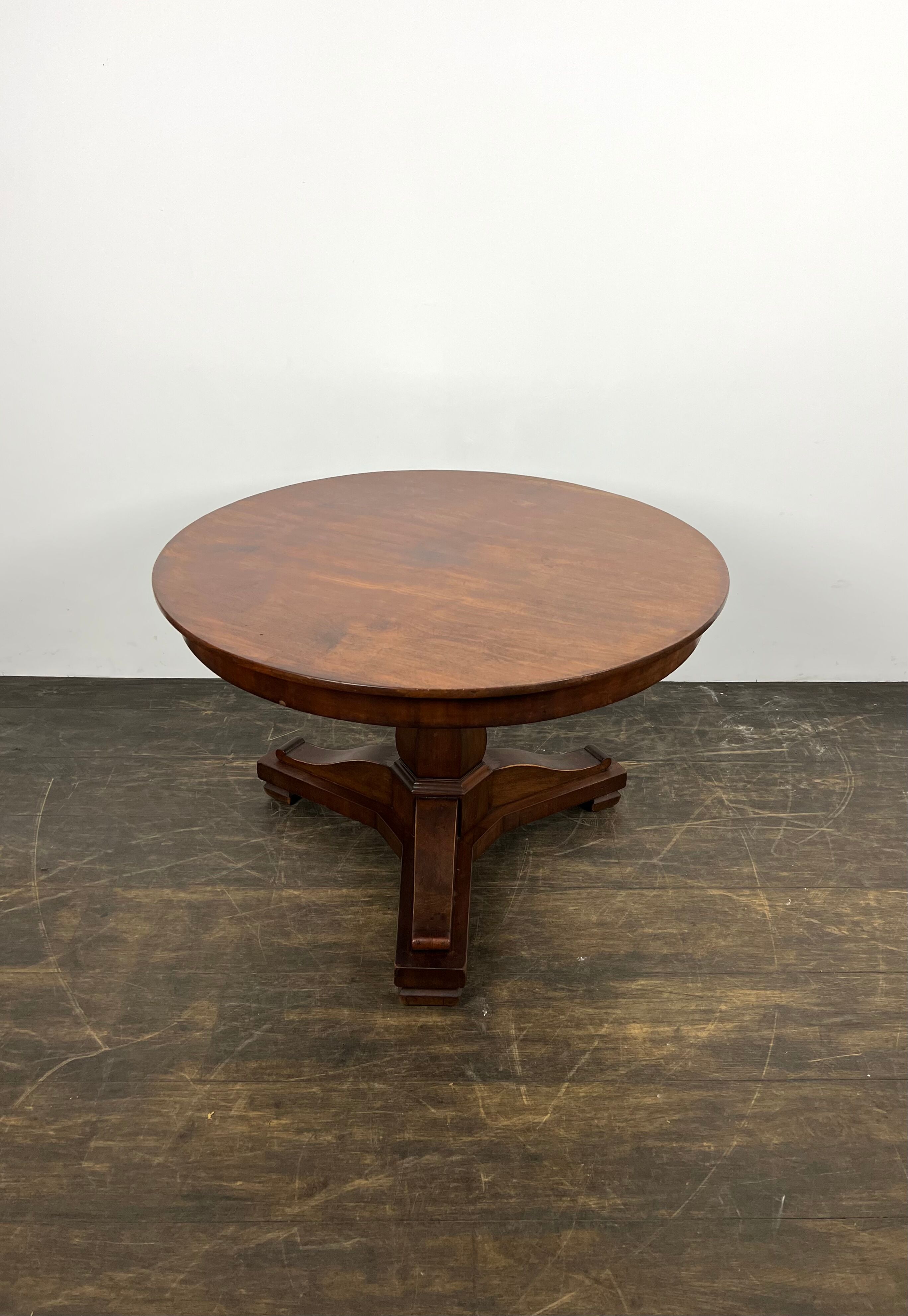 Mahogany center table Biedemeier