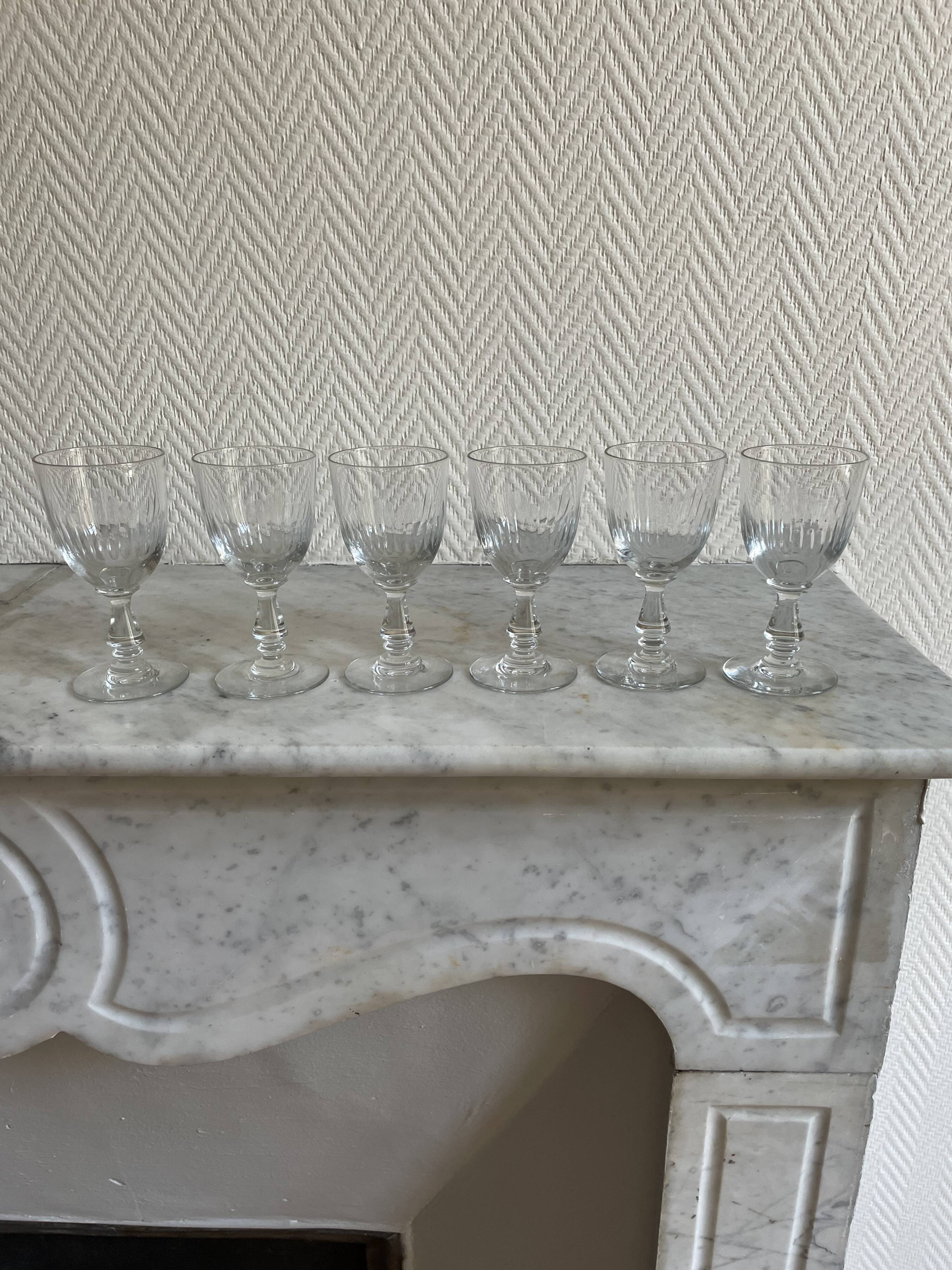 Lot de six verres à pied type Saint Louis
