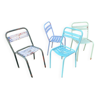 4 chaises dépareillées Tolix brasserie bistrot terrasse French bistrot 60s