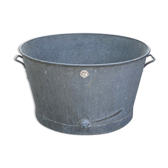 Large zinc basin