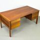 Bureau autoportant en teck avec porte et tiroirs, années 1970