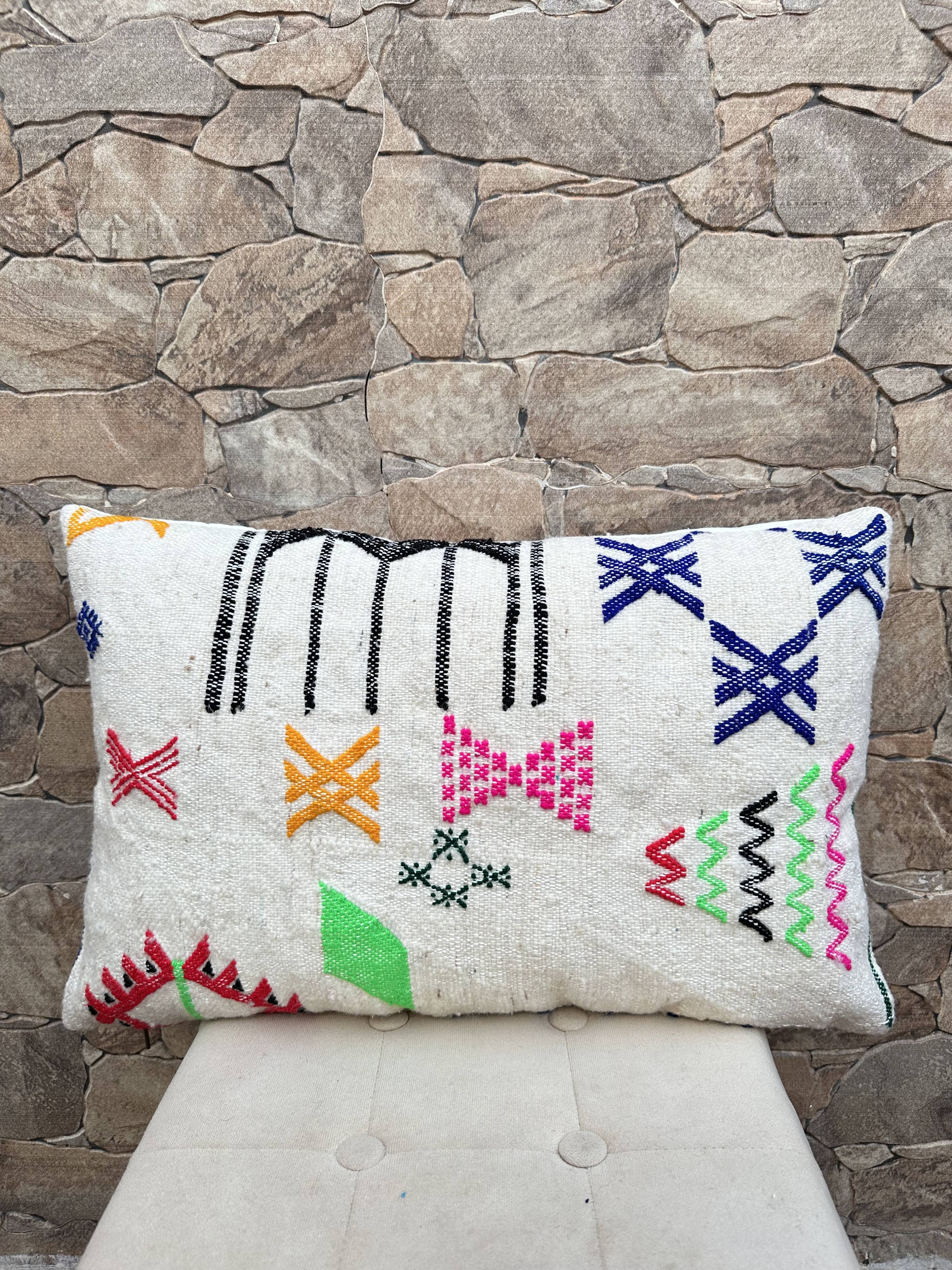 Handmade cushion cover in Berber wool Moroccan Kilim cushion 60x40