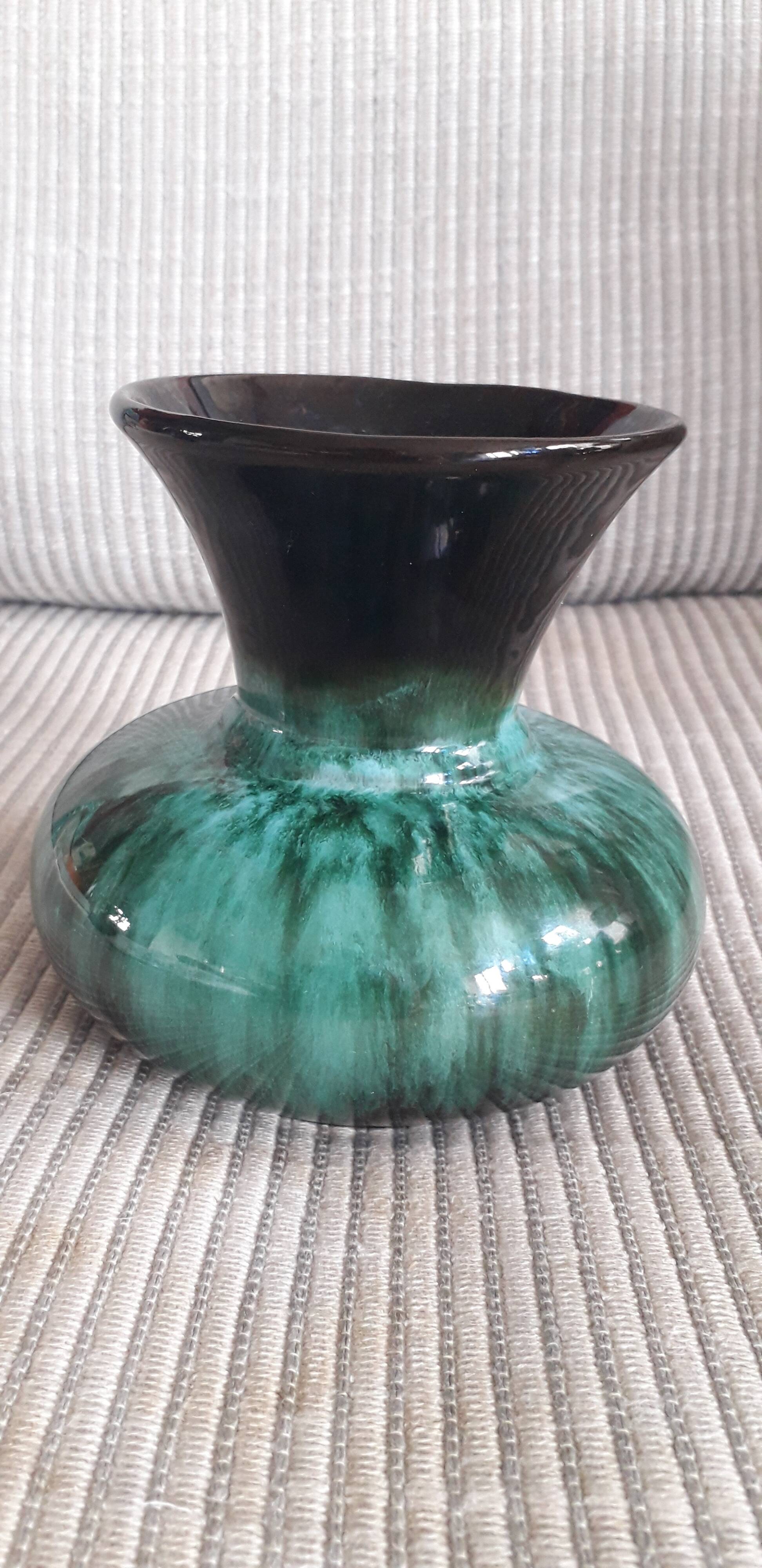 Vintage vase signed bmp canada