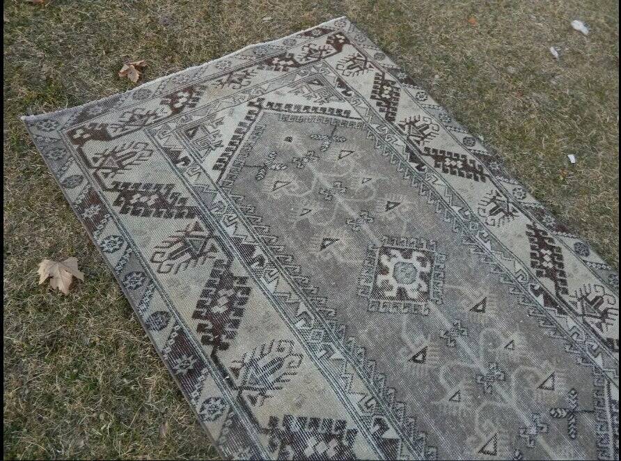 Vintage handmade Turkish rug 120x200 cm