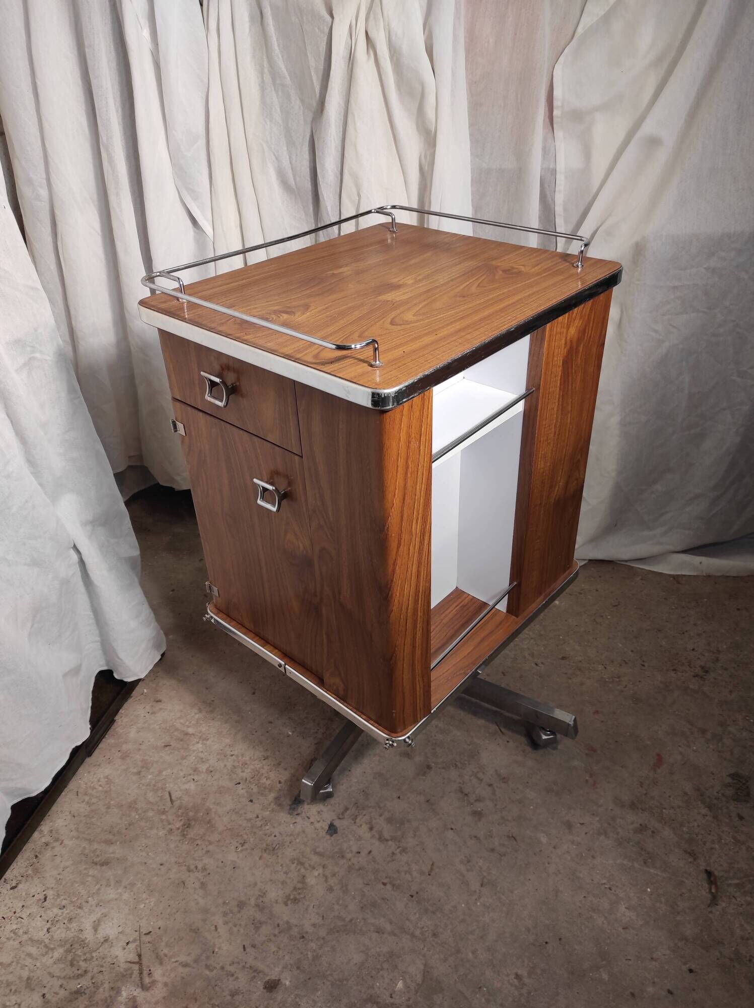 Meuble de métier chevet d'hôpital, d'infirmière en formica