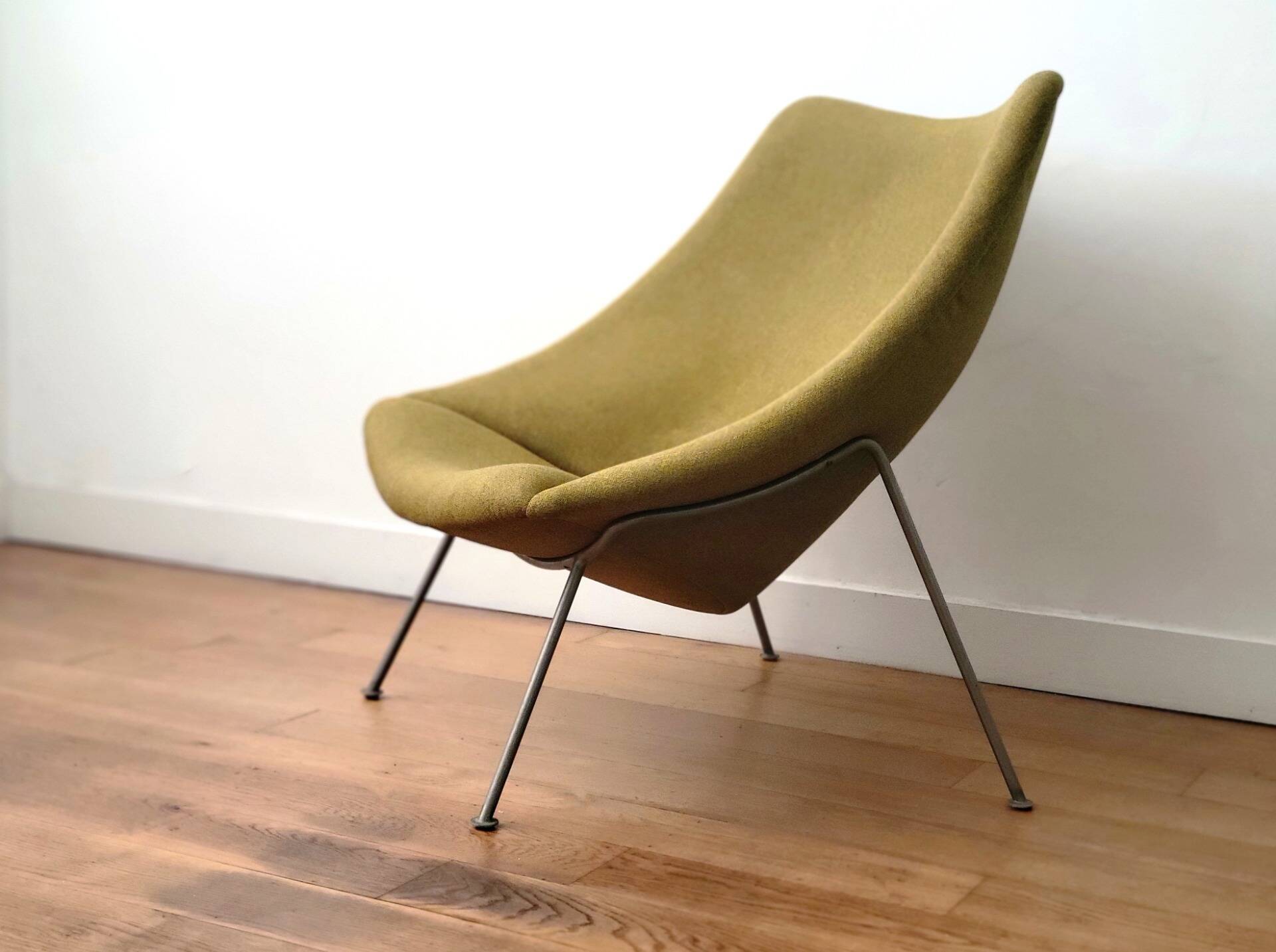 Fauteuil lounge Big Oyster F157 d'Artifort par Pierre Paulin