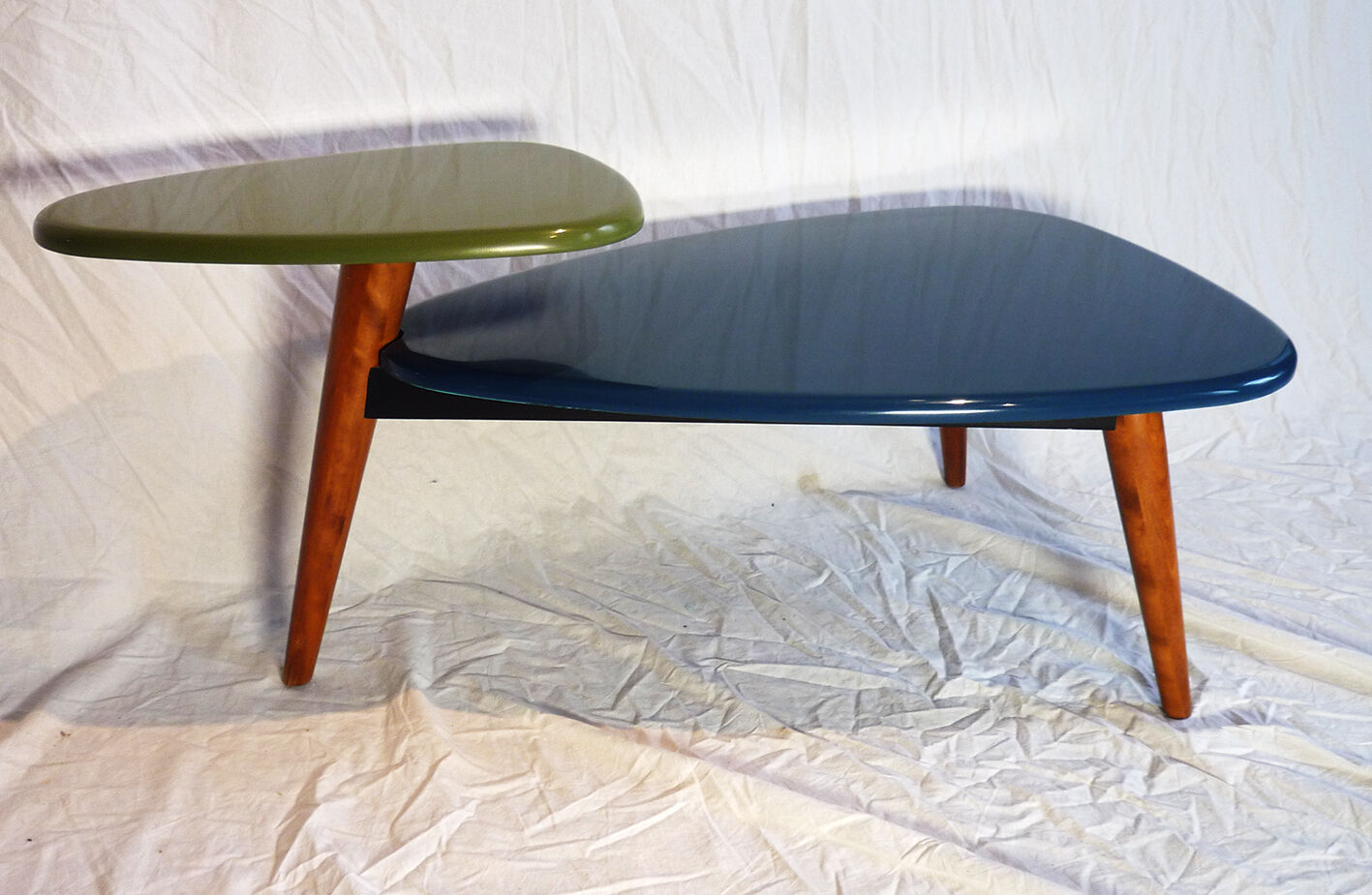 Coffee table with 2 levels