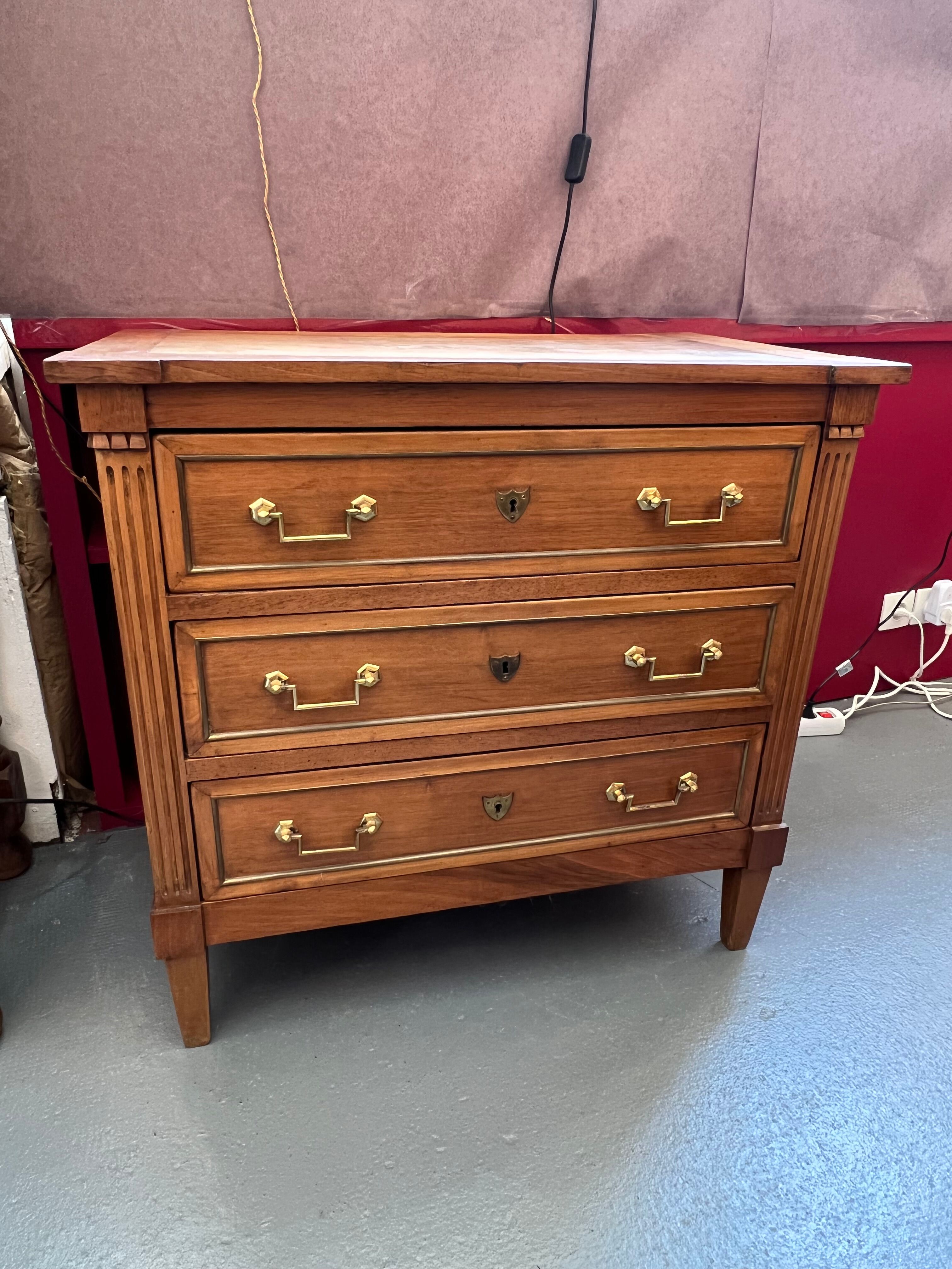 Chest of drawers louis XVI style, early twentieth in solid walnut