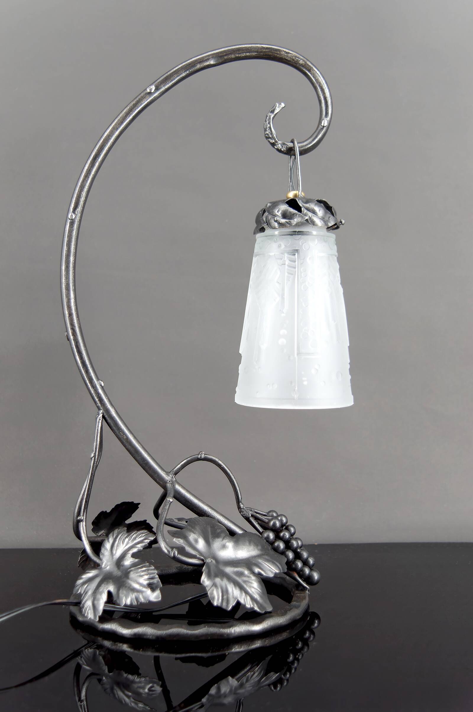 Wrought Iron Lamp, "Vine", Muller Frères Lunéville, Art Deco, c. 1930