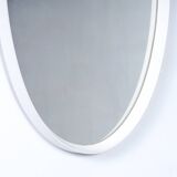 Miroir mural ovale en bois blanc, années 1960