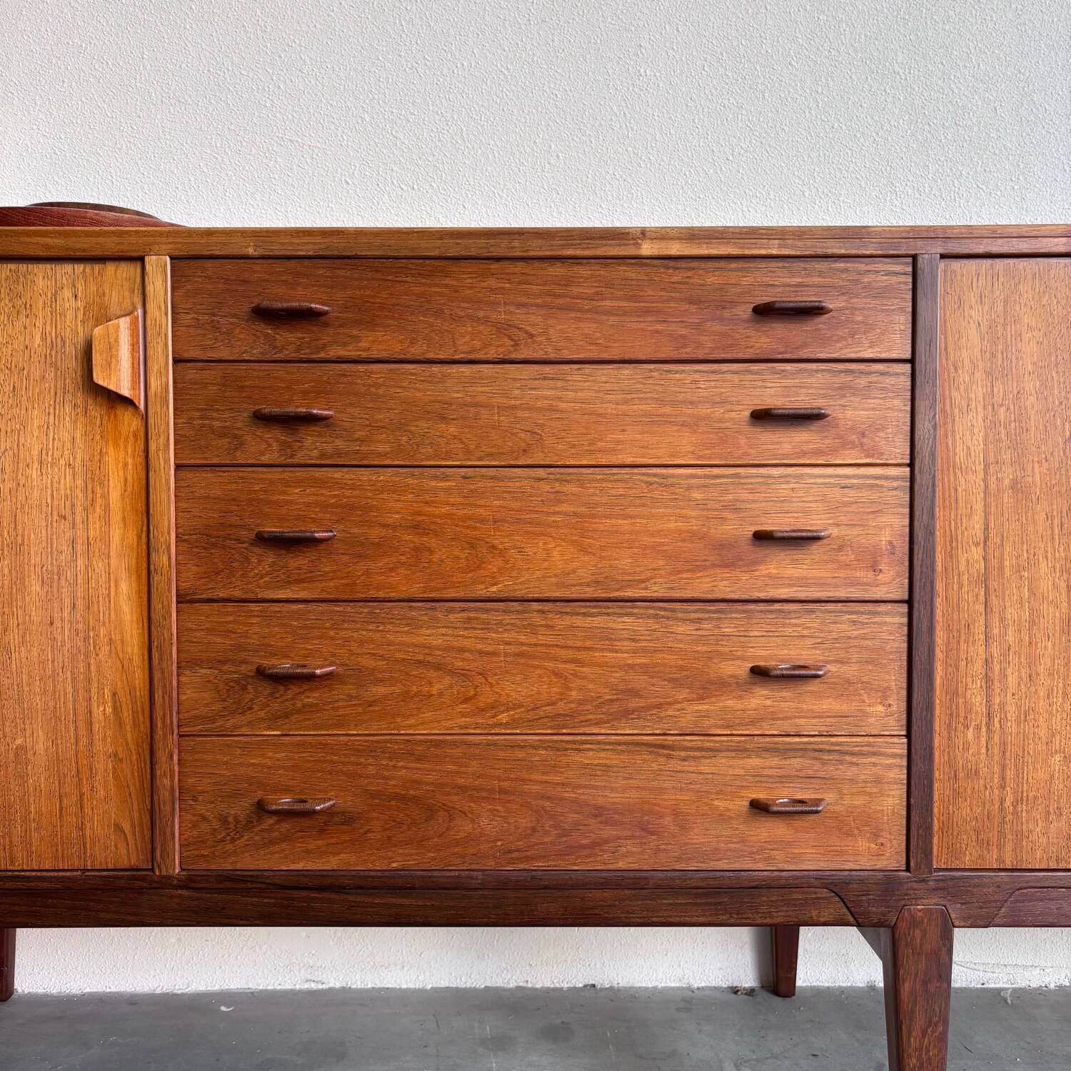 Buffet Henry Rosengren Hansen en palissandre, milieu du siècle