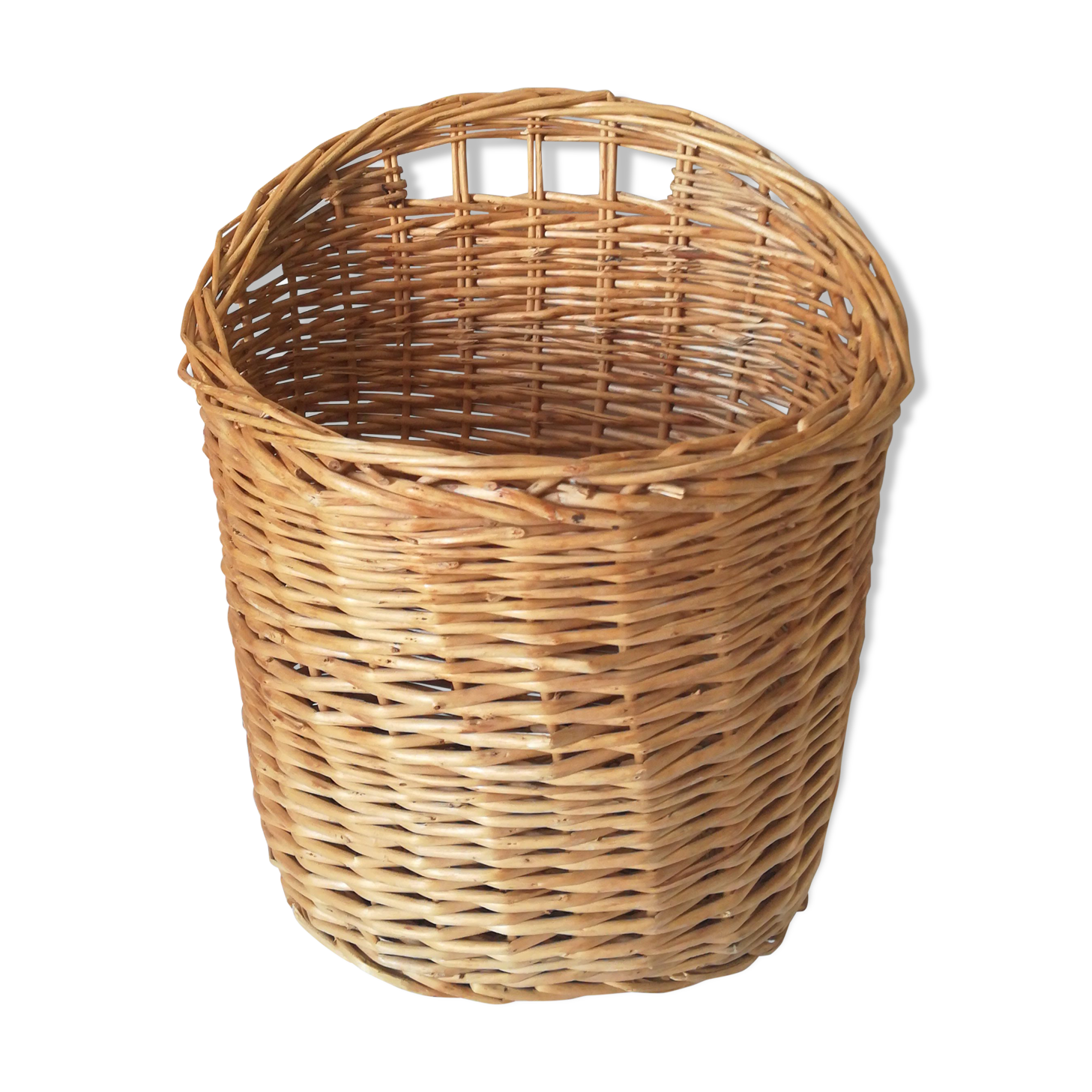 Wicker wall basket
