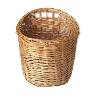 Wicker wall basket