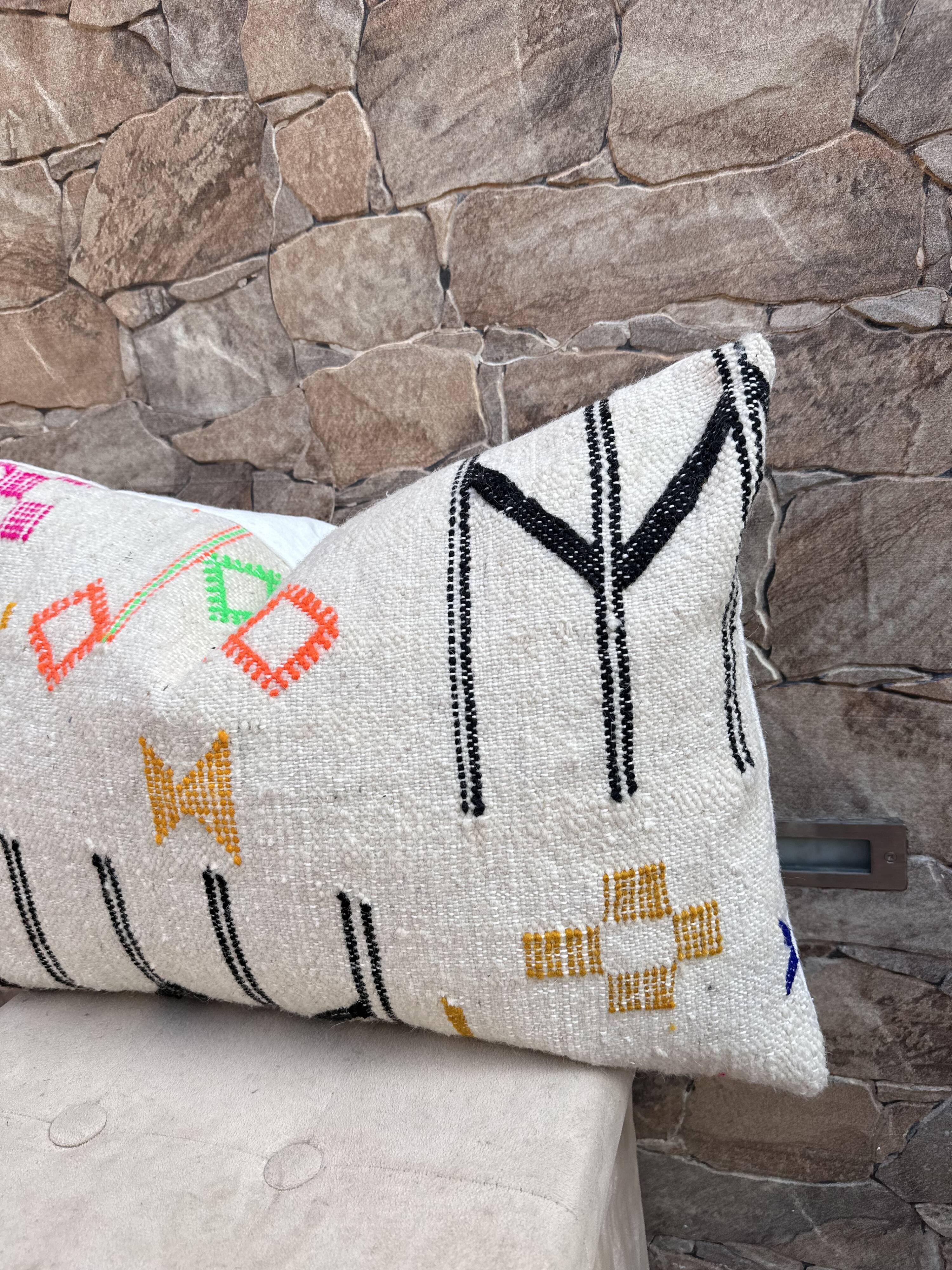 Handmade cushion cover in Berber wool: Moroccan Kilim cushion