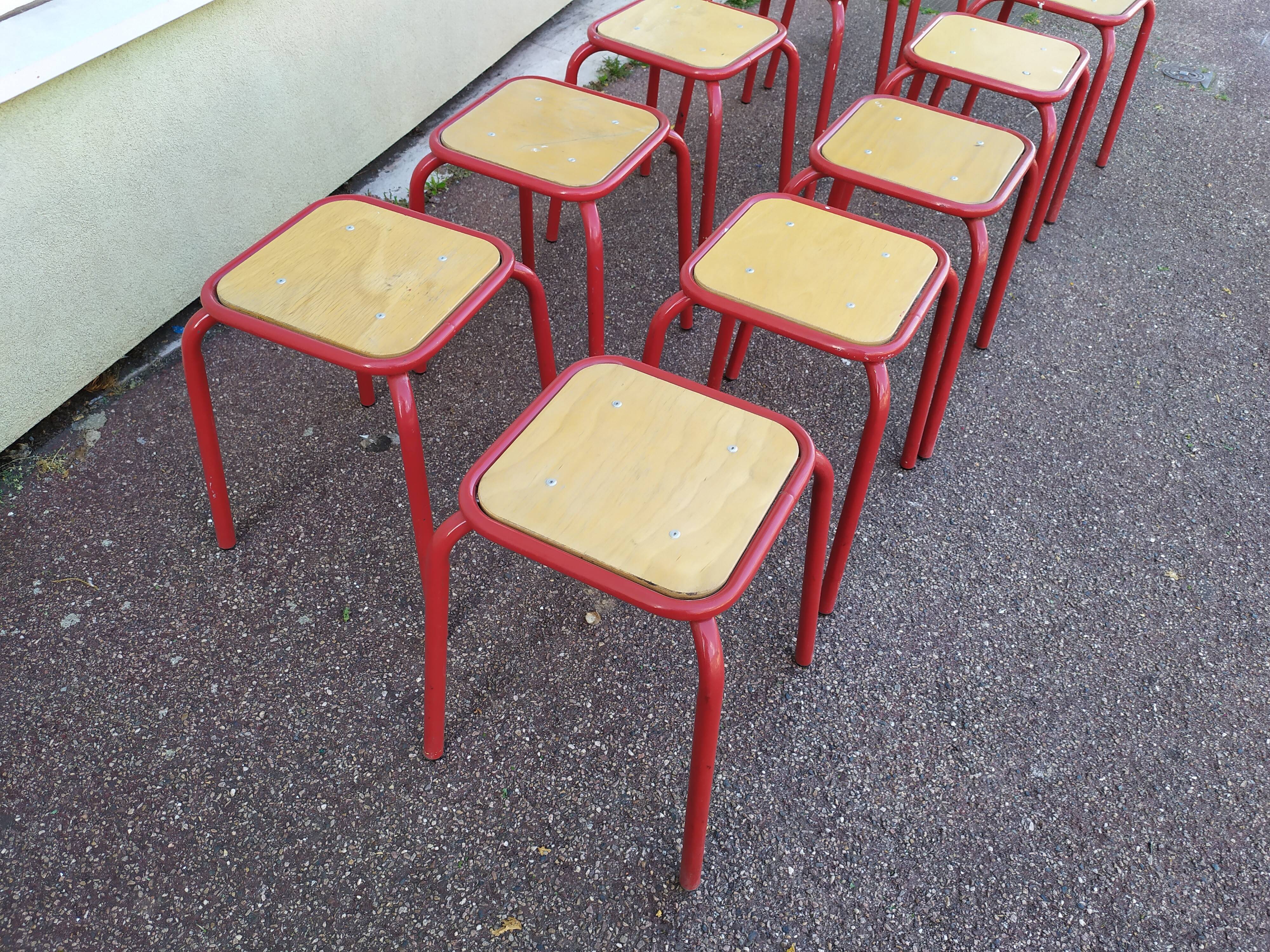 Lot de 10 tabouret bas carré en métal rouge - bois - atelier - industriel