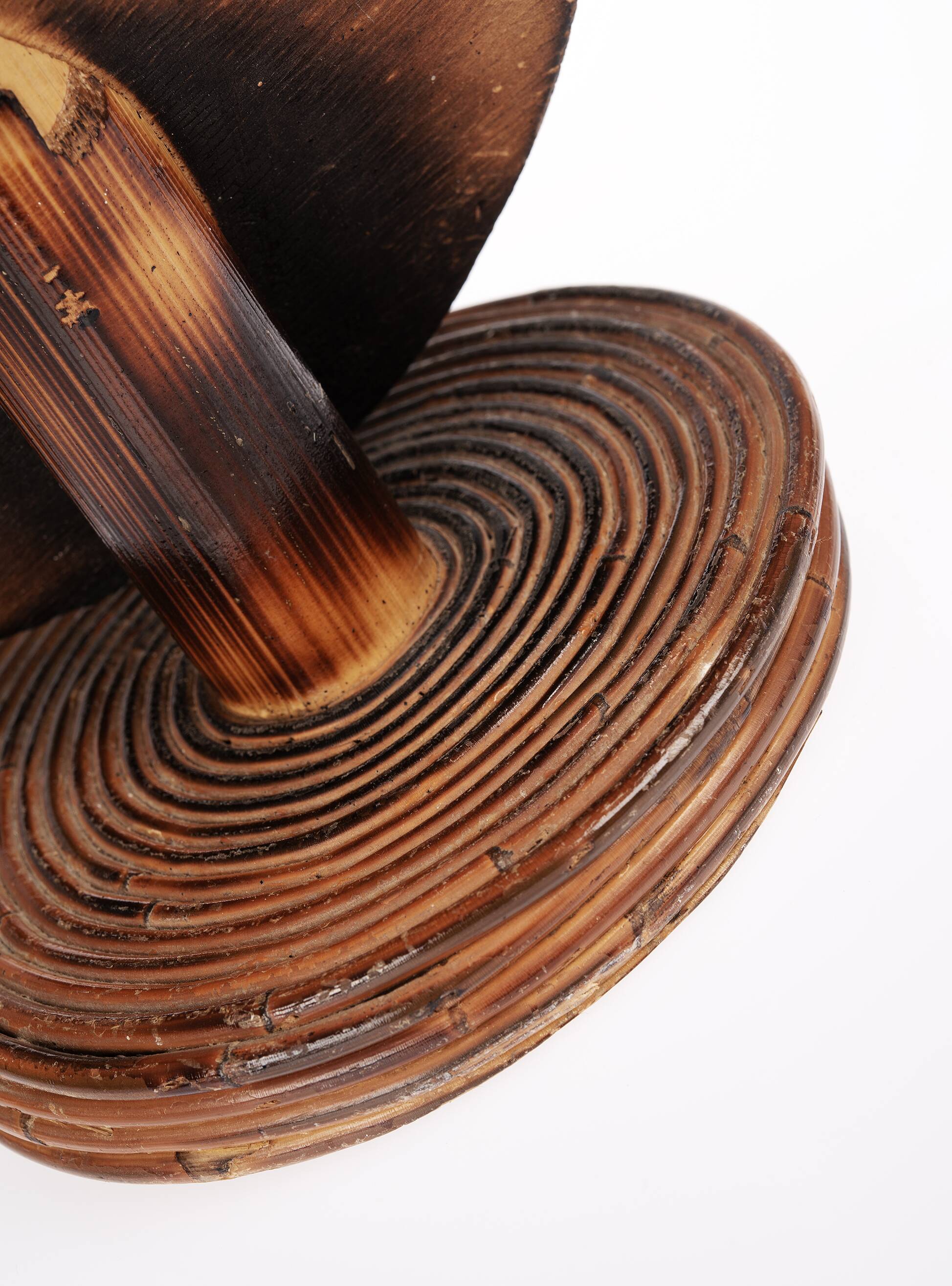 Rattan mirror to stand