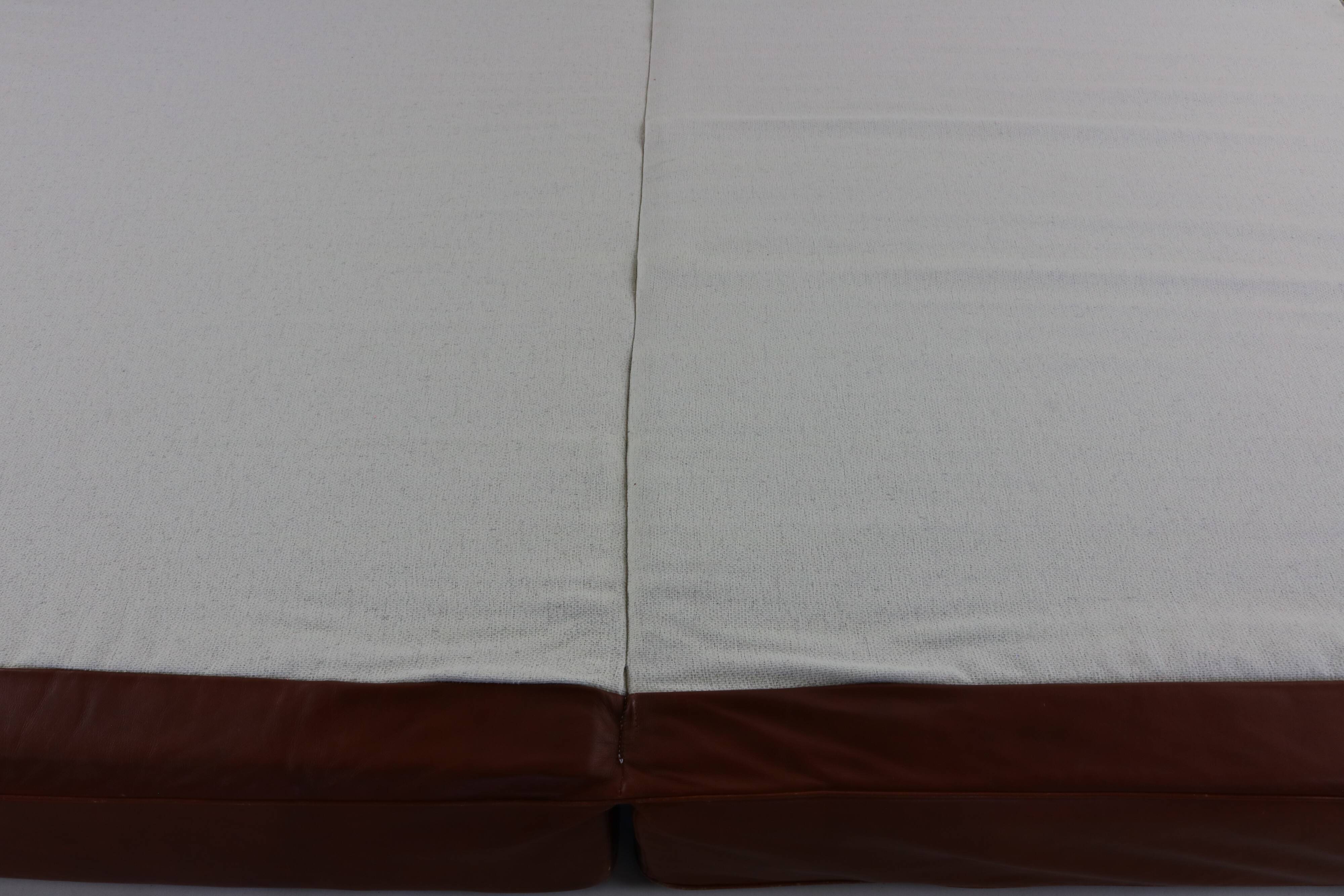 Scarce dutch design all leather daybed by Martin Visser for Spectrum Hollan