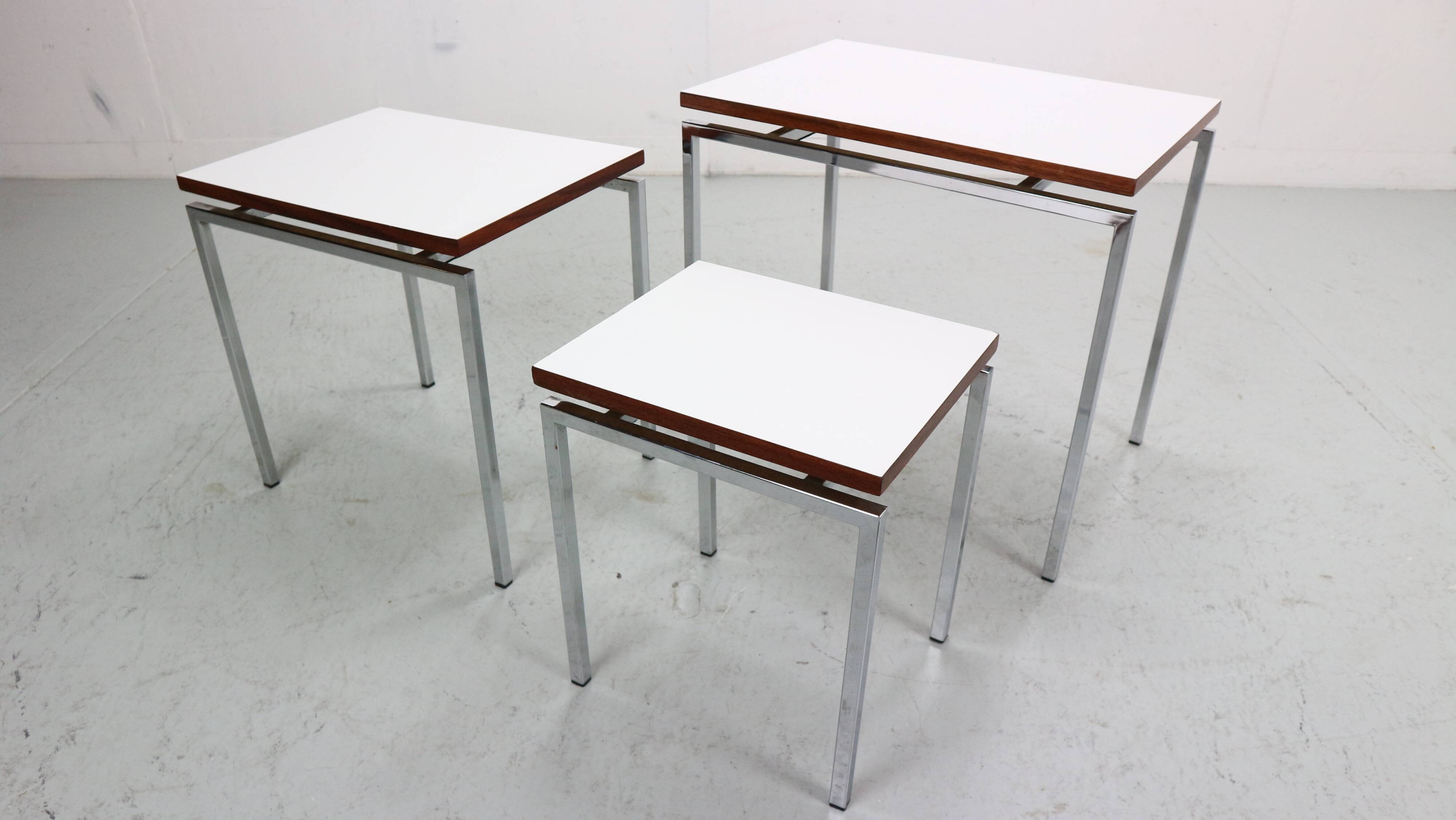 White Nesting Table Set with chrome frame and wood detail, 1970s