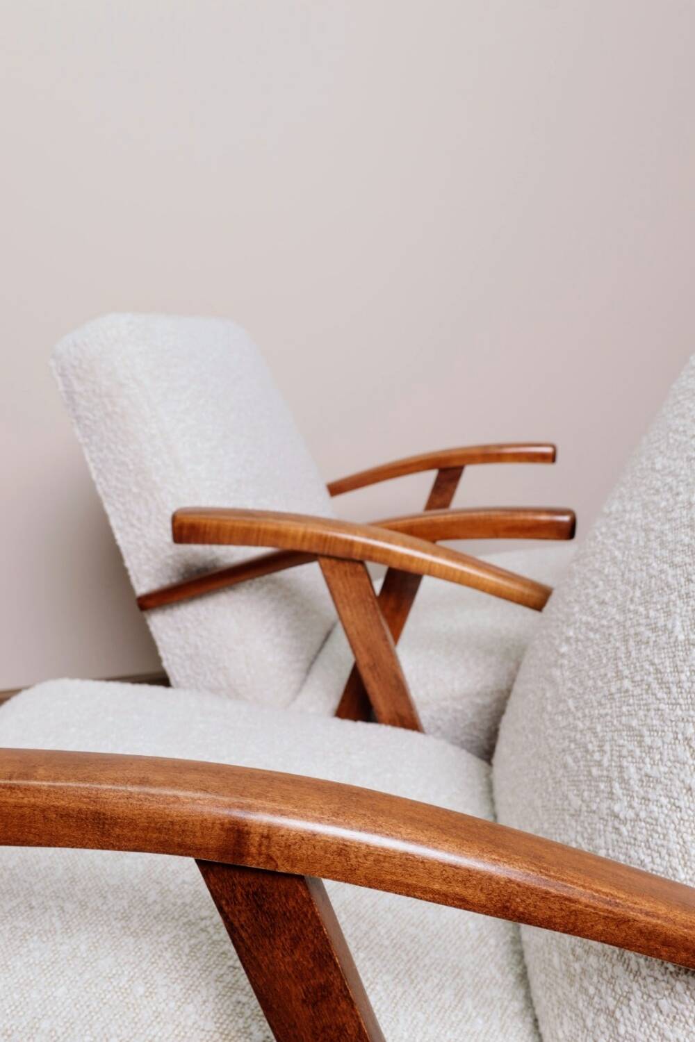 Vintage armchair in pearl white bouclé with walnut wood, 1960.