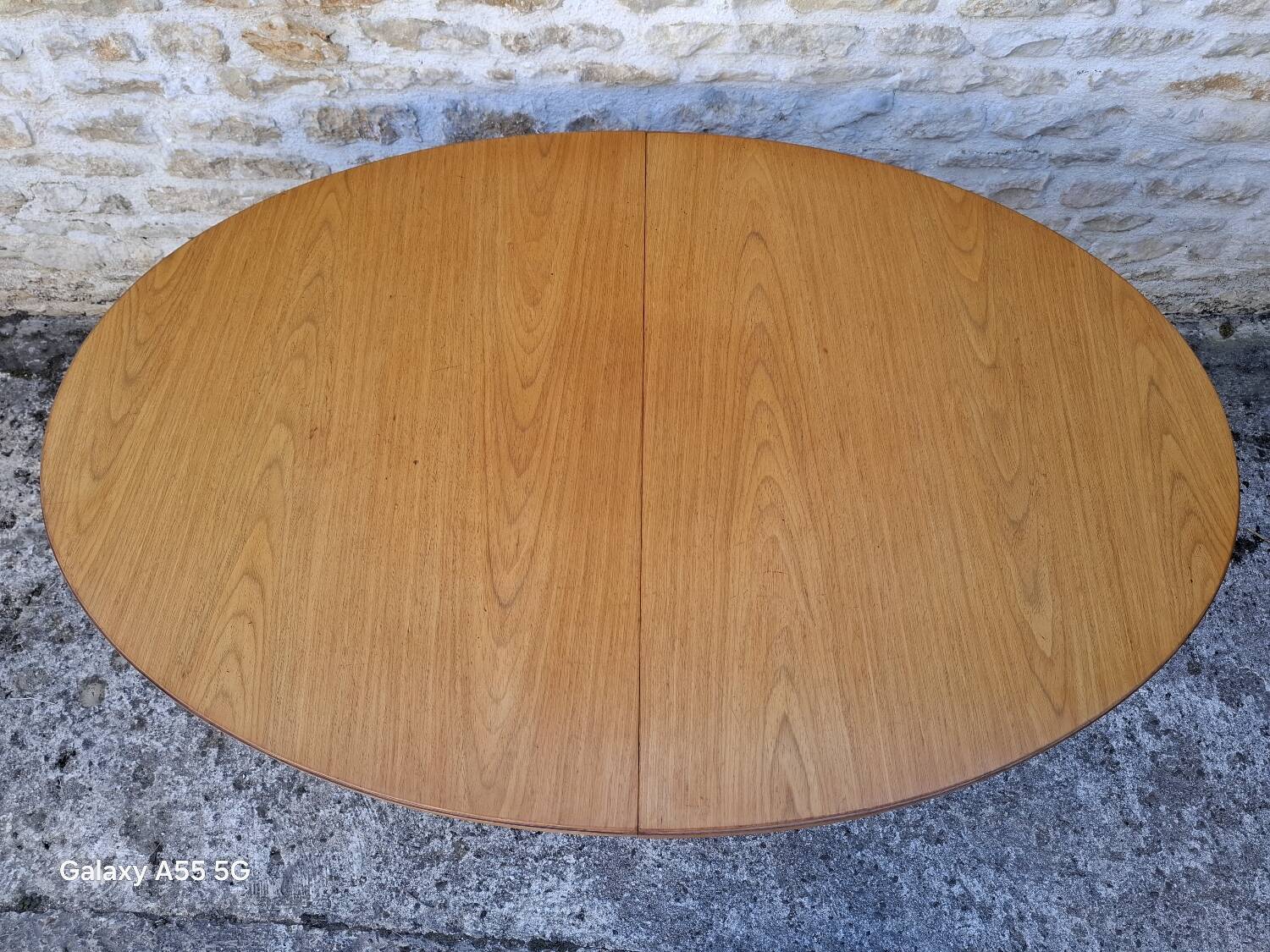 Baumann oval table