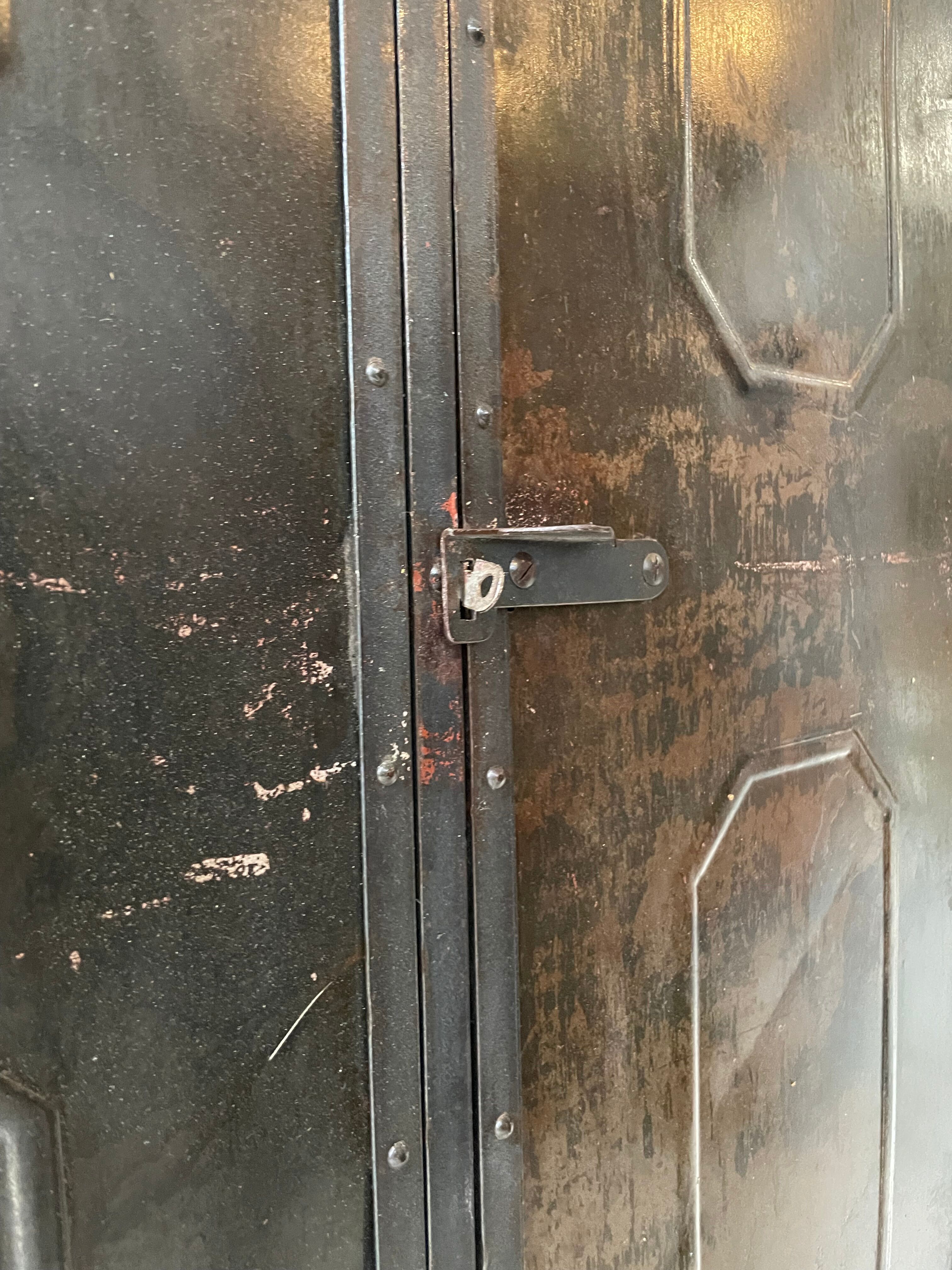 Riveted metal cloakroom Swchartz 1920