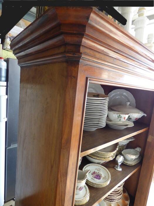 Walnut and walnut veneer display case 1 door circa 1900