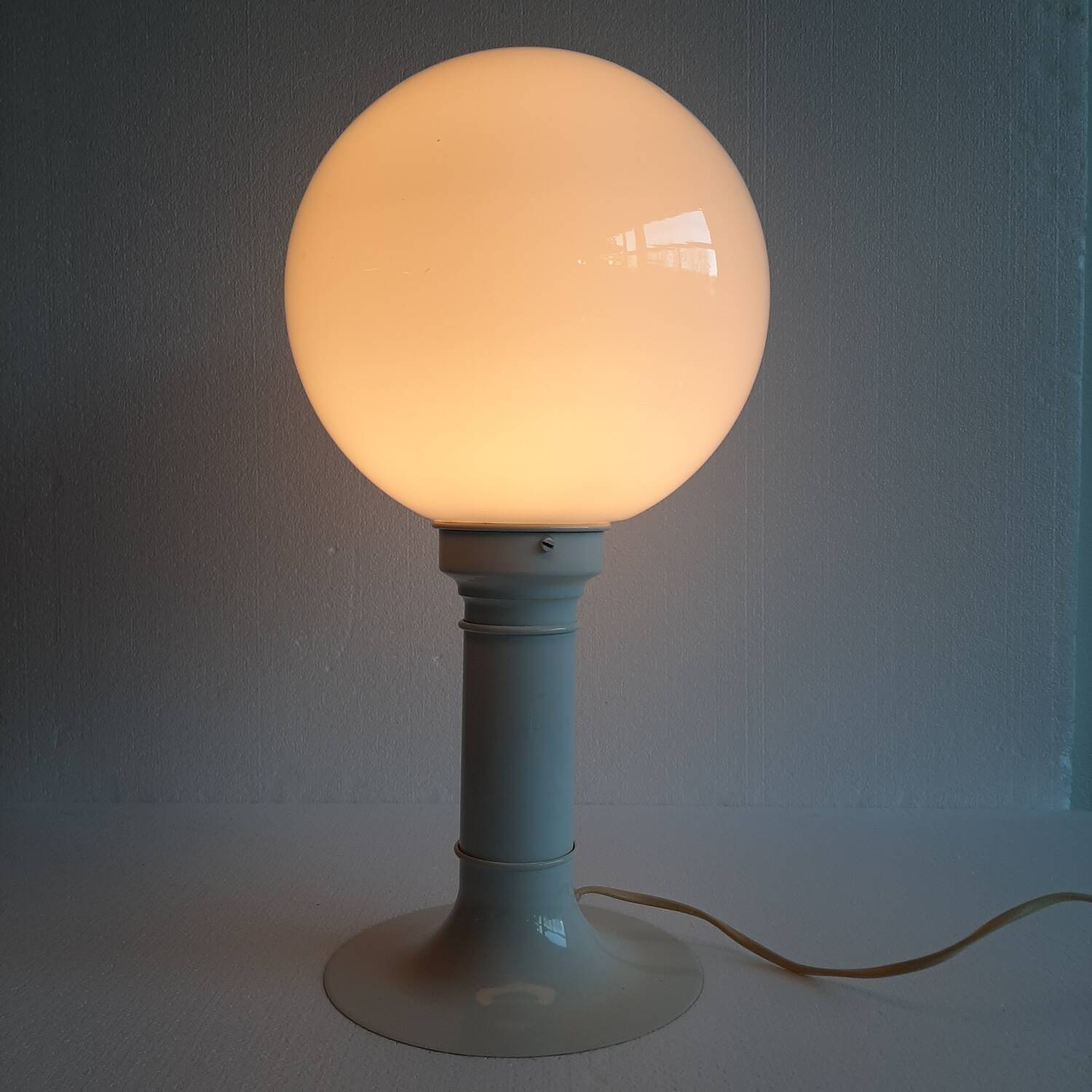 Space Age Woja table lamp