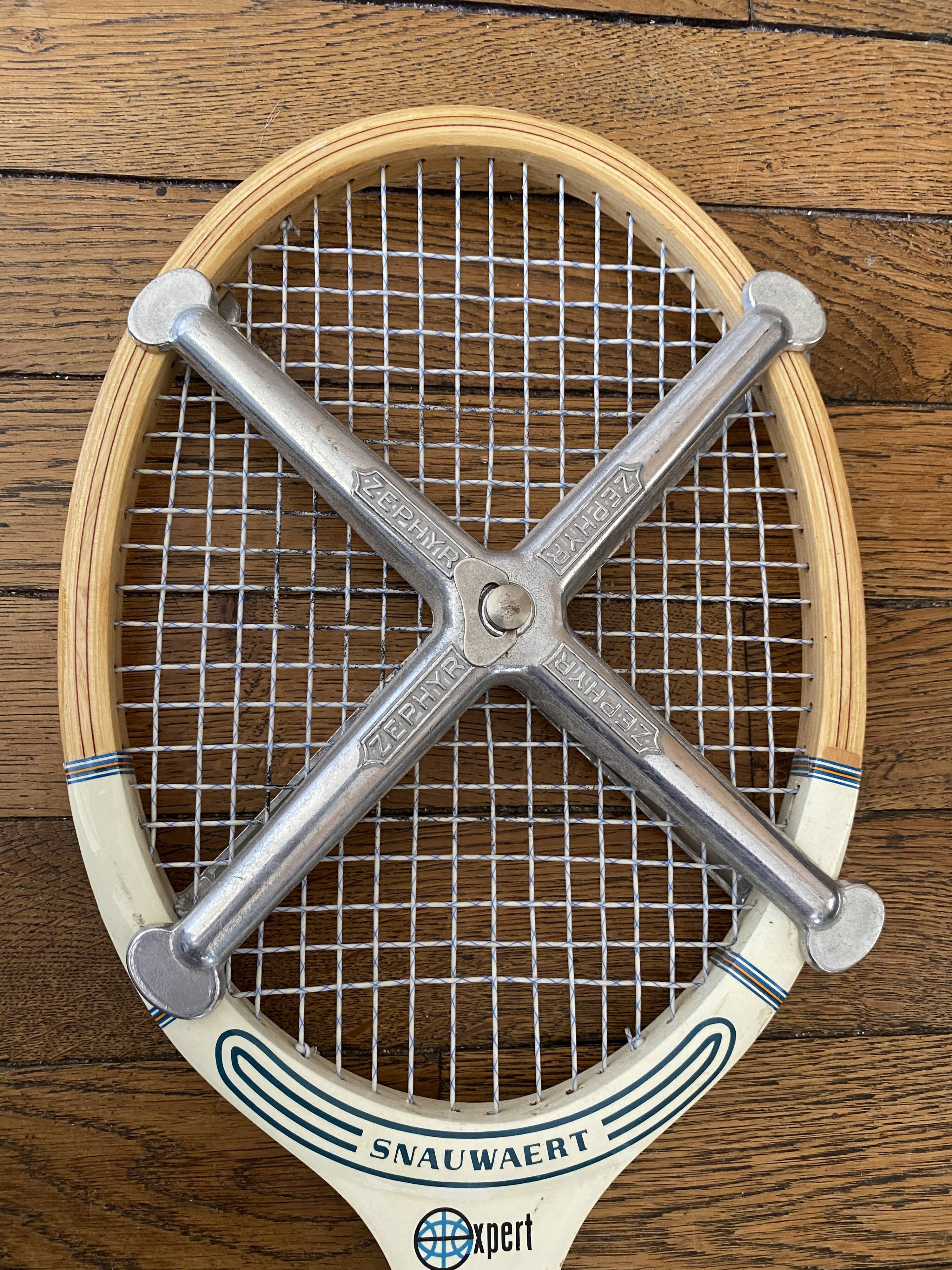 Ancienne raquette de tennis Snauwaert avec cadre presse métal Zephir