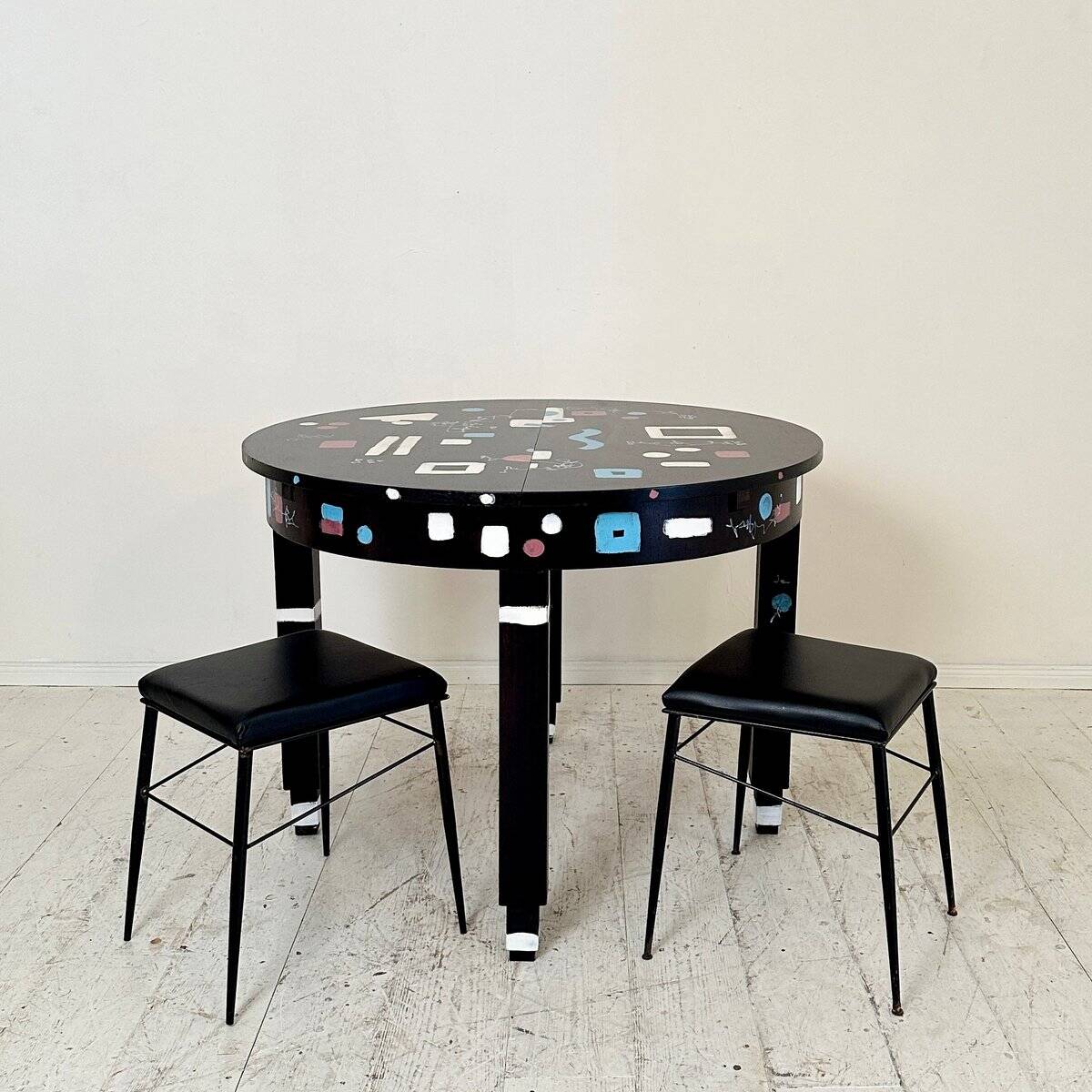 Bauhaus Round Extendable Dining Table, 1920