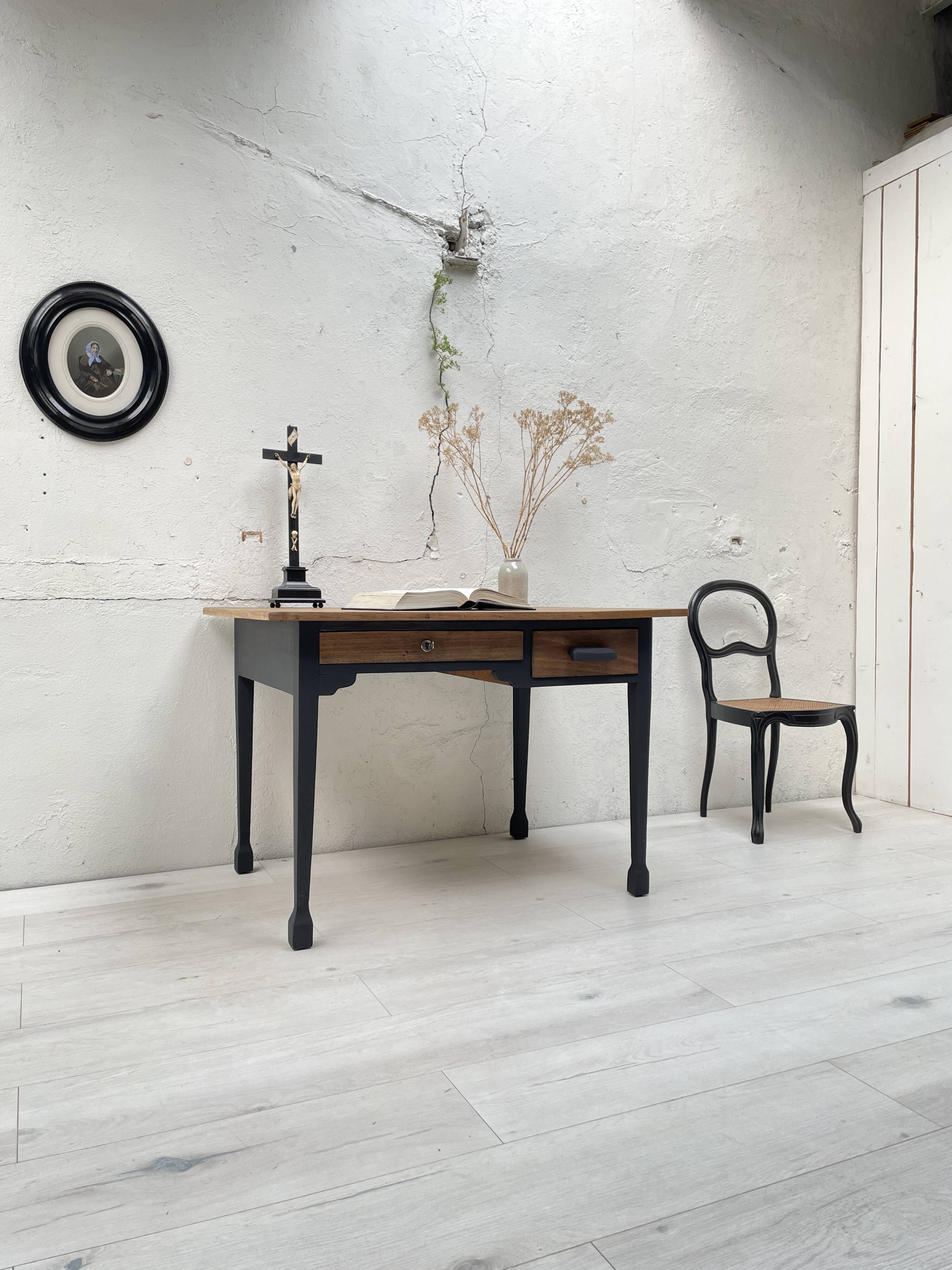 Bureau en bois peint