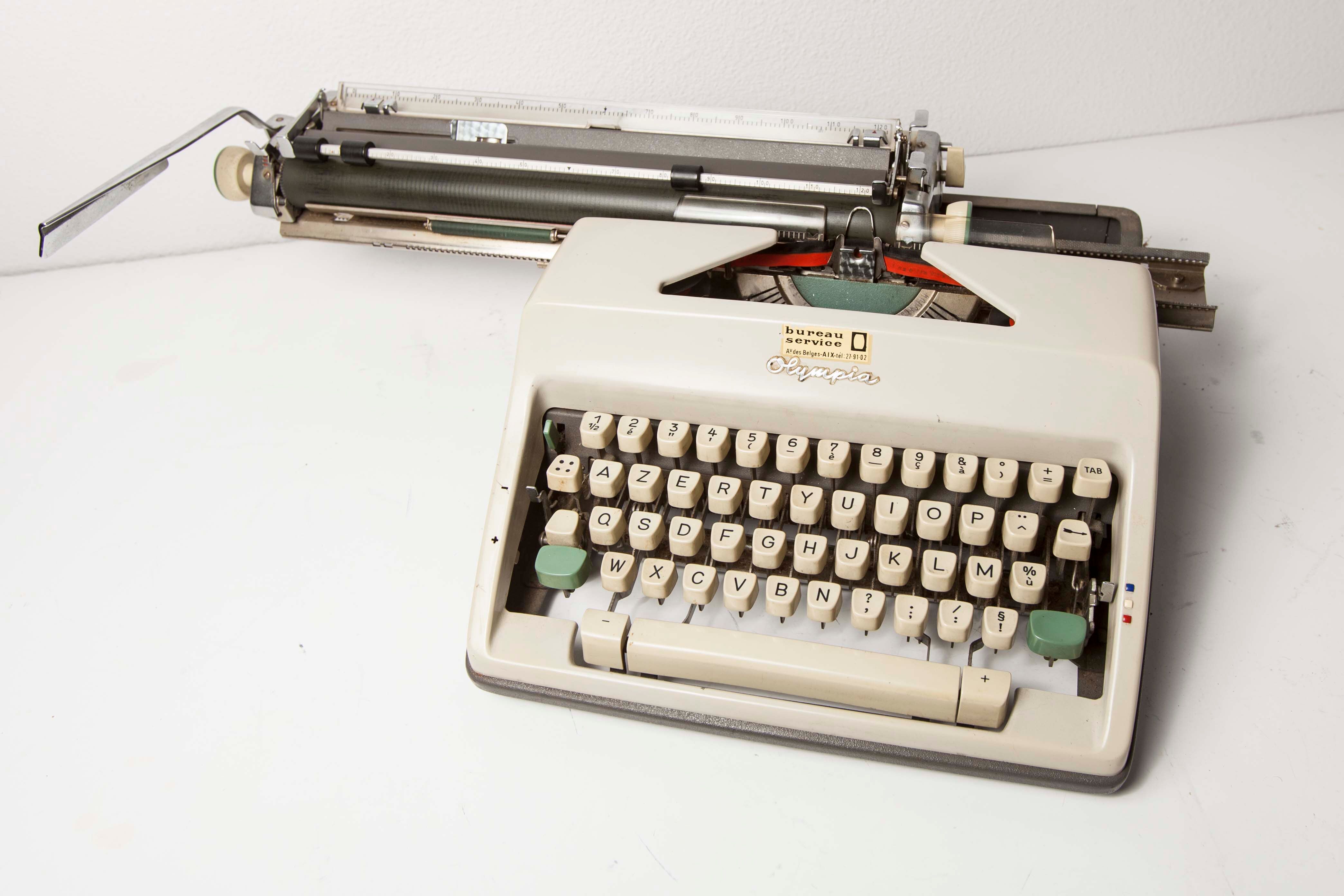 Typewriter Olympia, 70s