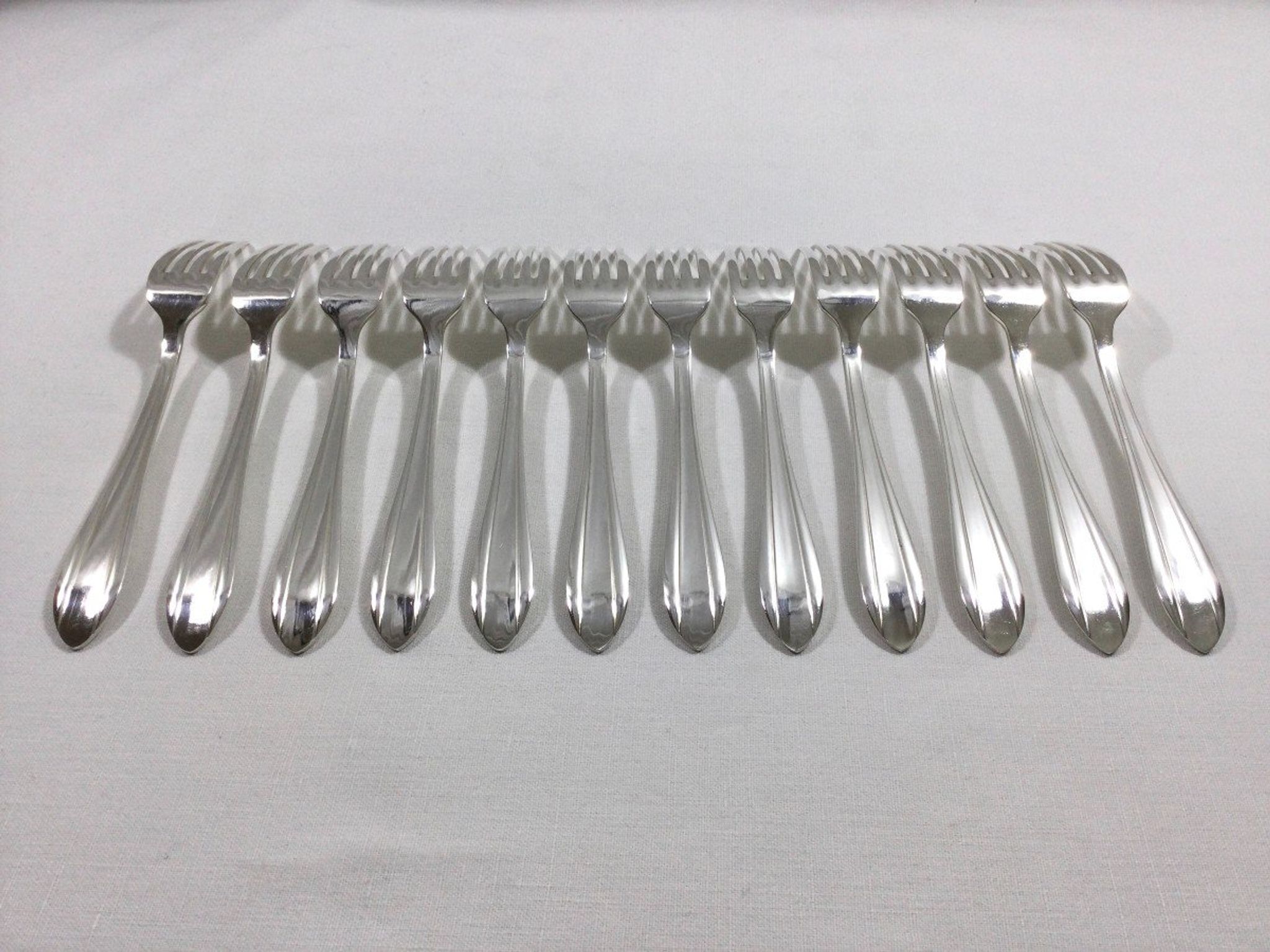 24 cutlery in silver metal