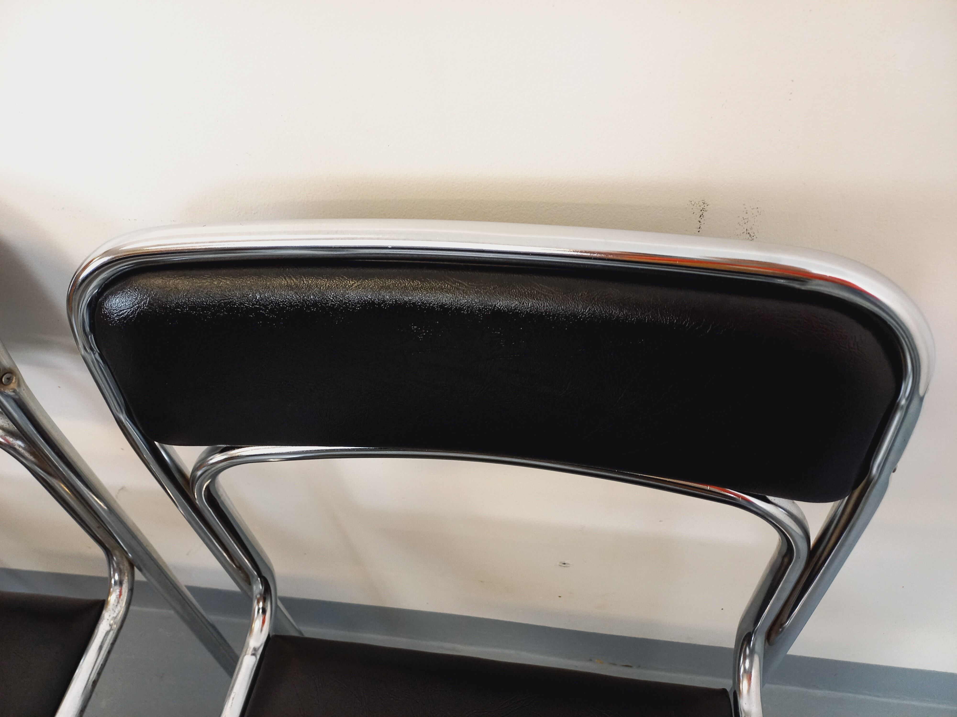 Set of 6 vintage Italian stackable chairs in chrome metal and skai.