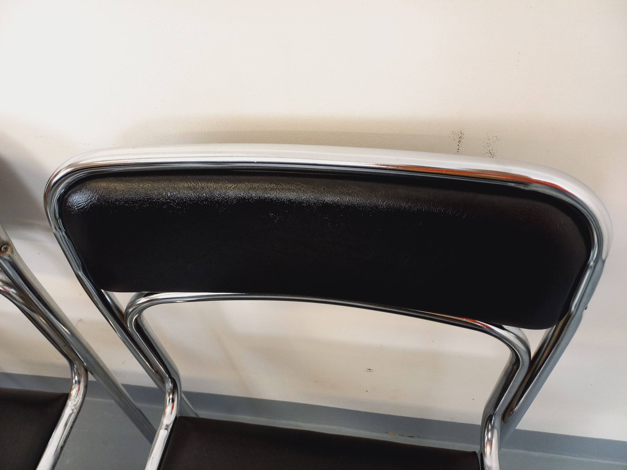 Set of 6 vintage Italian stackable chairs in chrome metal and skai.