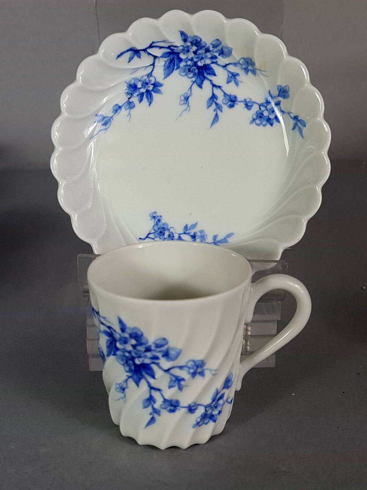 6 Haviland Limoges porcelain coffee cups and saucers C640