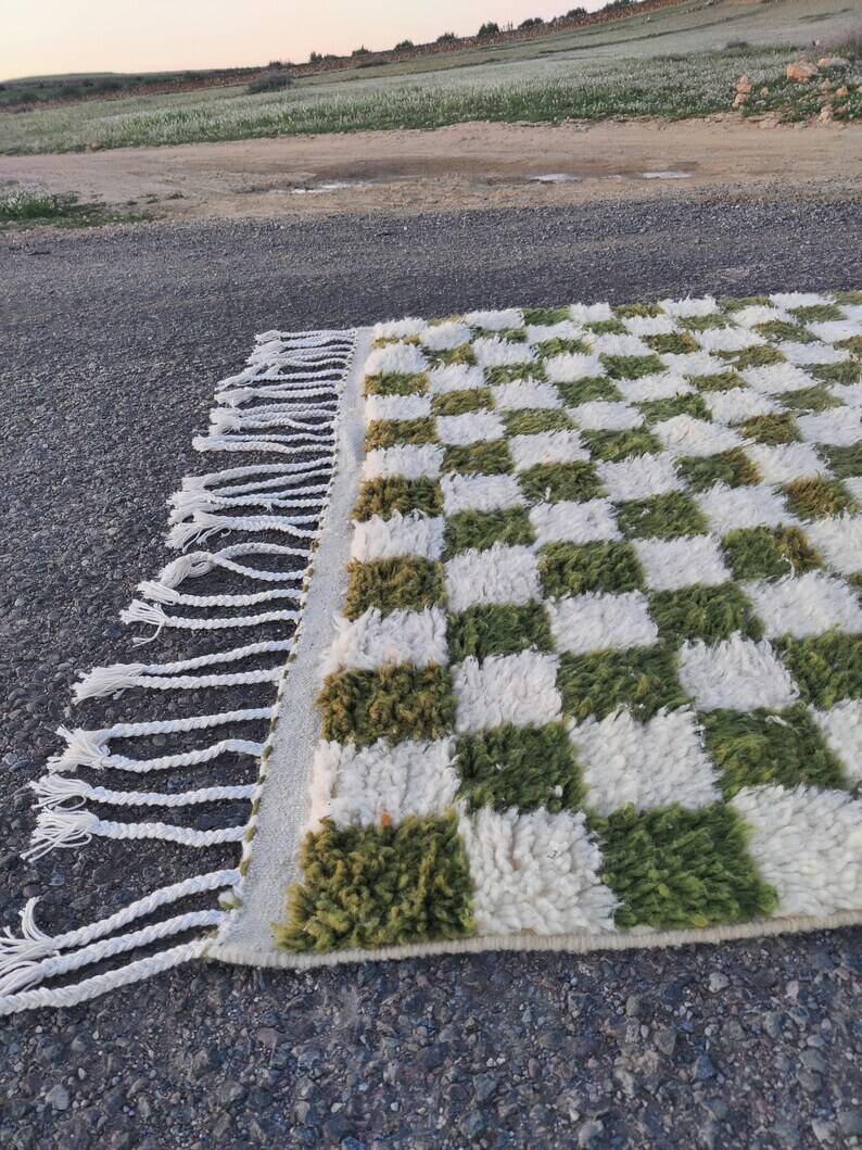 Traditional handmade pure wool rug, size 160 x 260 cm